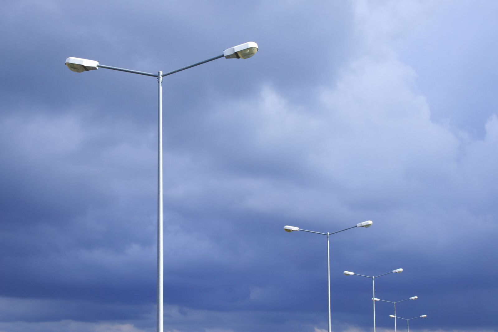 Canon EOS 20D sample photo. Lanterns, street lighting, street photography