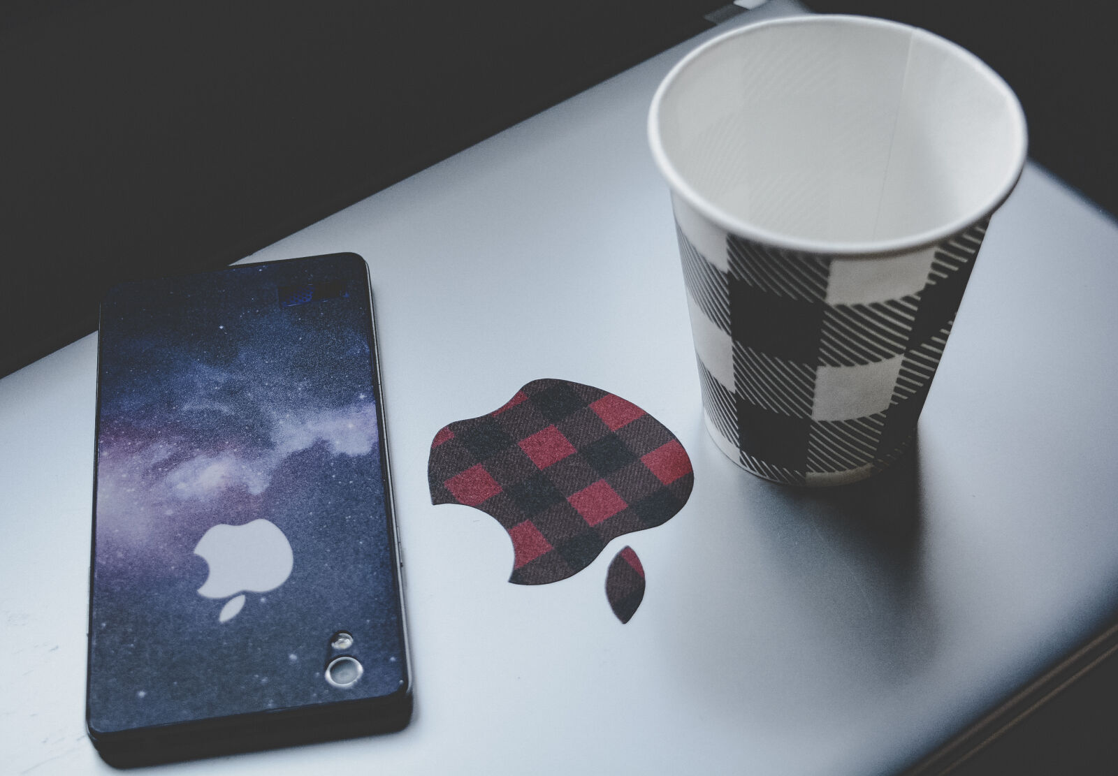 Nikon D5200 sample photo. Apple, gadgets, macbook photography