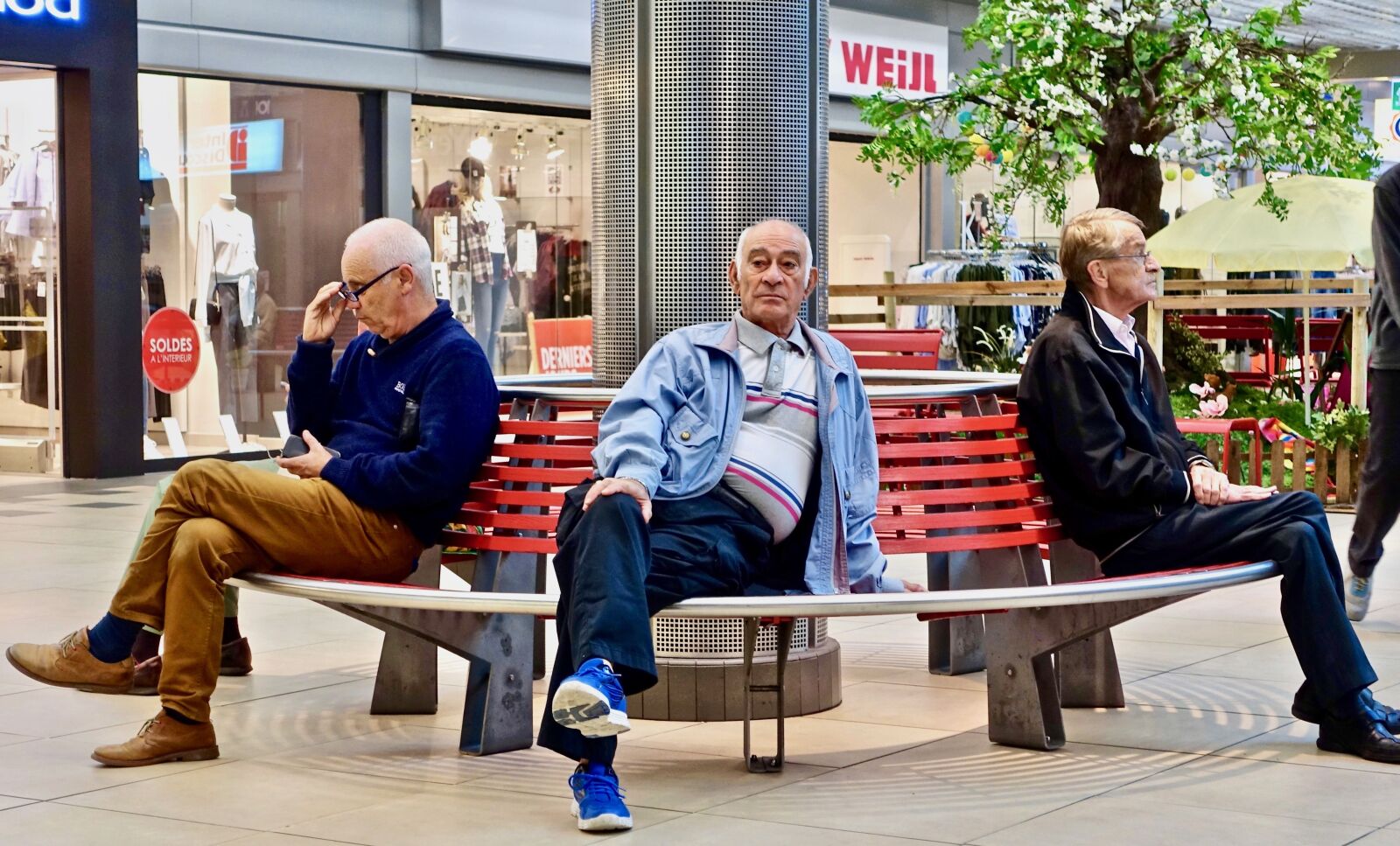 Sony Cyber-shot DSC-RX100 III sample photo. Men, resting, contemplation photography