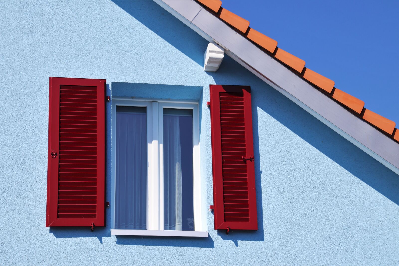 Canon EOS 80D sample photo. Plaster, blue, the roof photography
