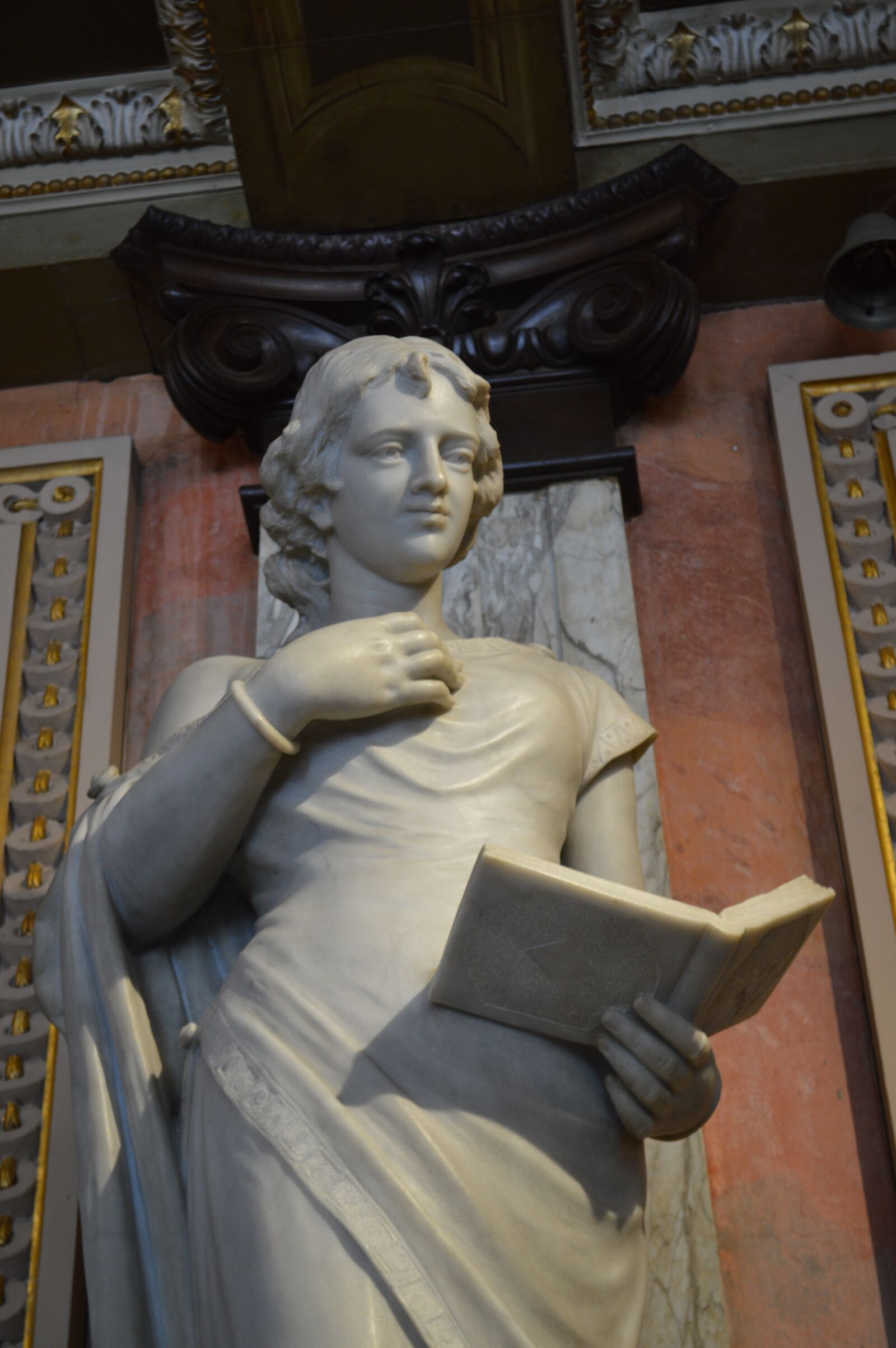 Nikon D3200 sample photo. Museum, statue, women photography