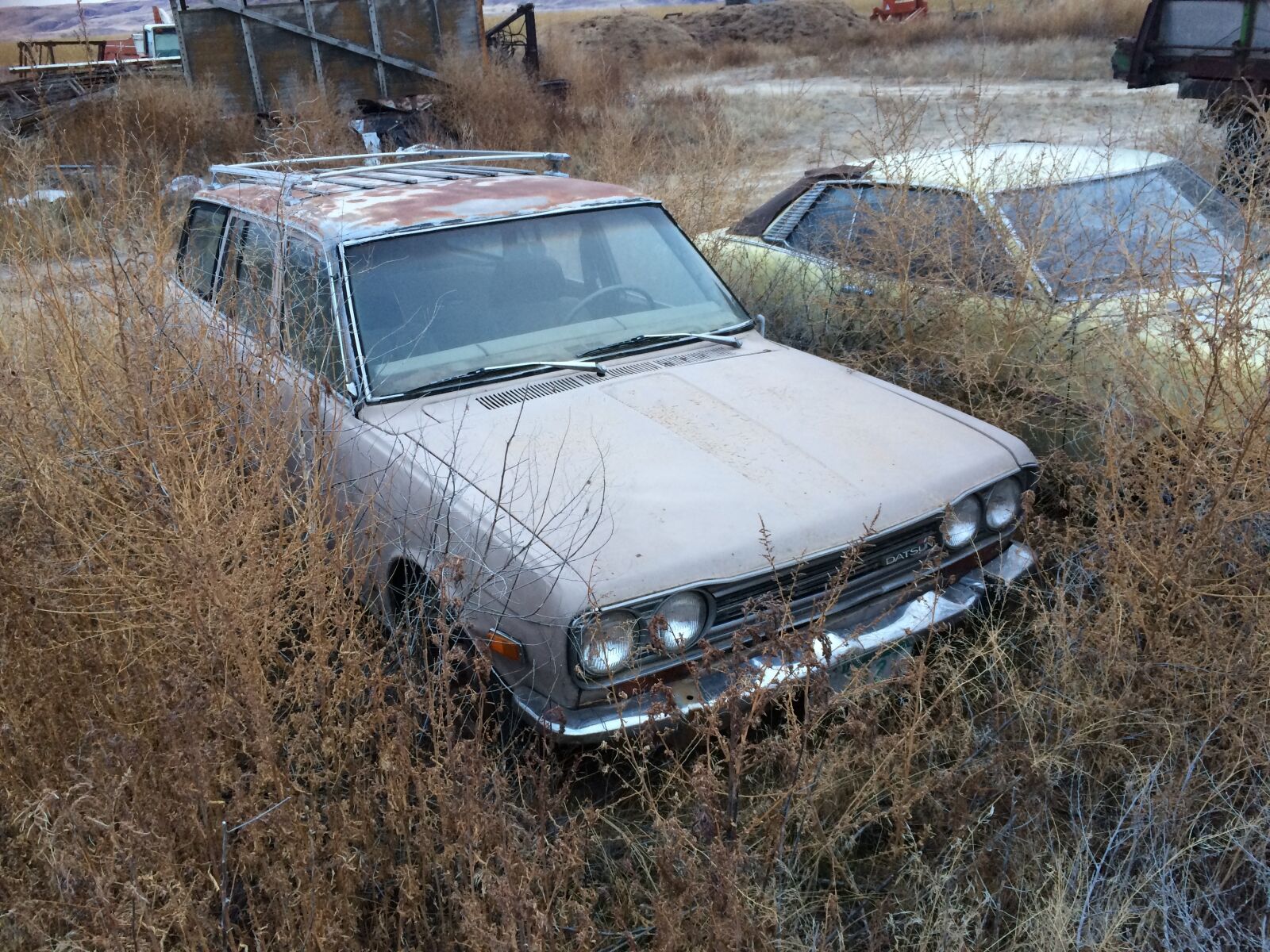 iPhone 5s back camera 4.15mm f/2.2 sample photo. Old car, rusty car photography