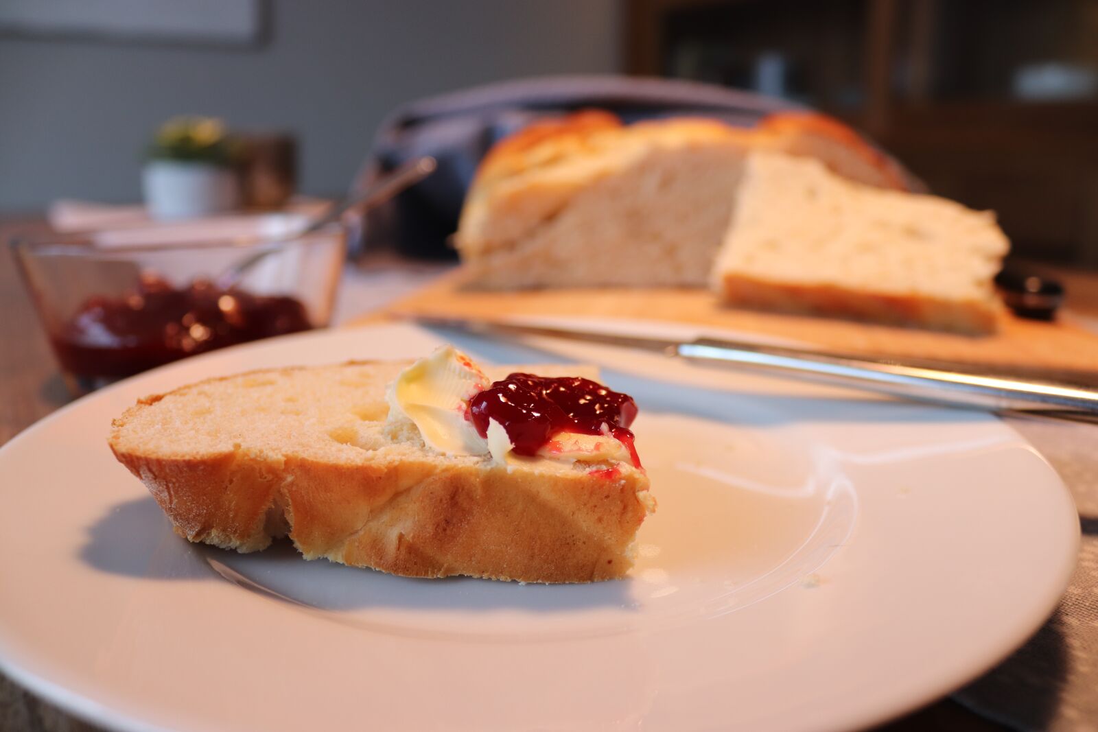 Canon EOS 200D (EOS Rebel SL2 / EOS Kiss X9) sample photo. Jam sandwich, mares, butter photography