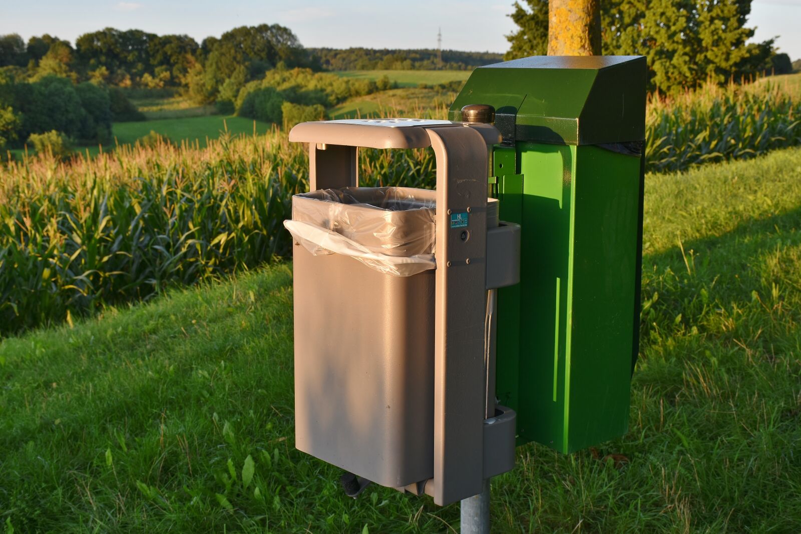 Nikon D7200 sample photo. Garbage can, waste, waste photography
