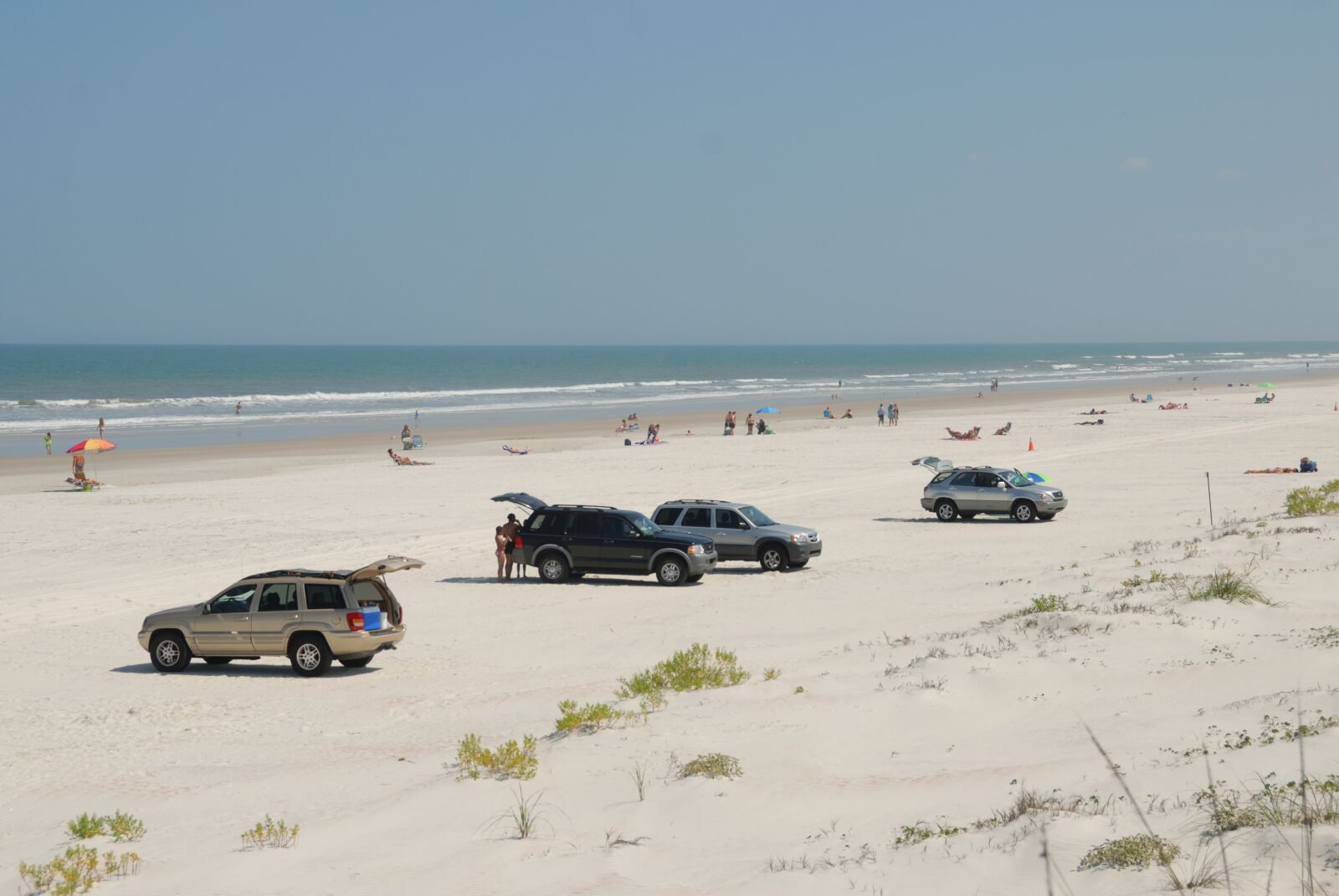 Nikon D200 sample photo. Cars on the beach photography