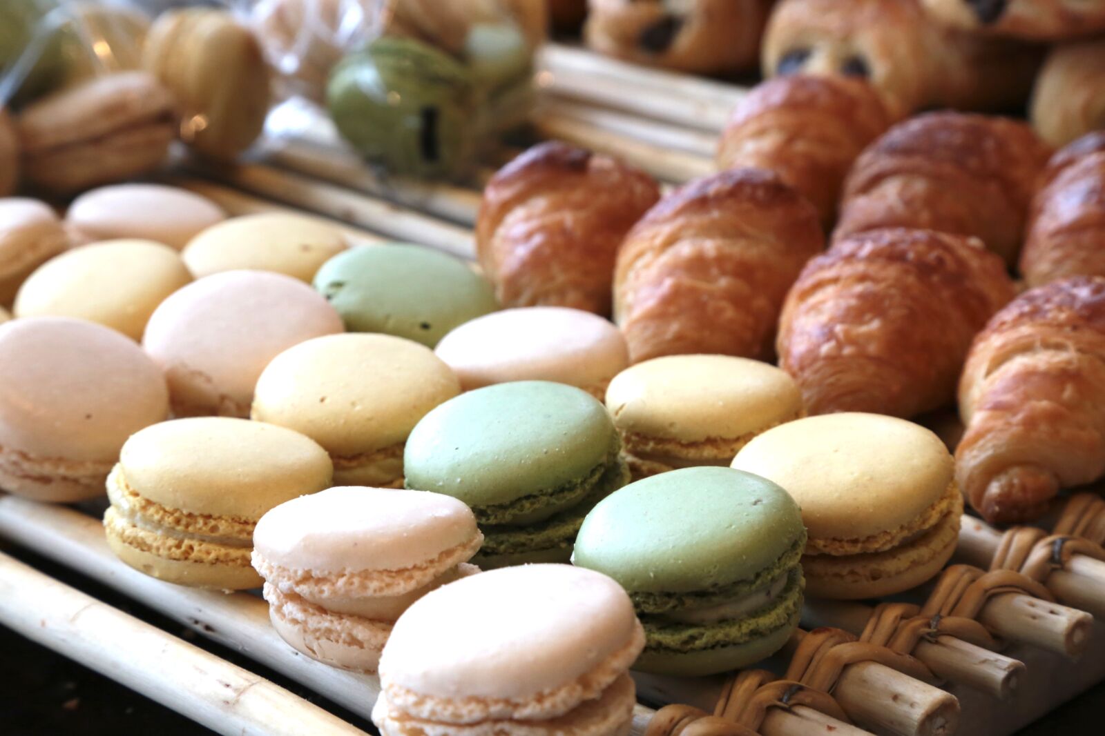 Canon EOS 6D + Canon EF 24-105mm F4L IS USM sample photo. Colorful, sweet, biscuit photography