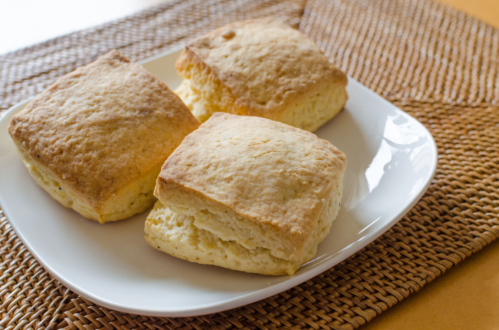 Nikon D7000 + Nikon AF-S DX Nikkor 35mm F1.8G sample photo. Bread, food, pastries, placemat photography