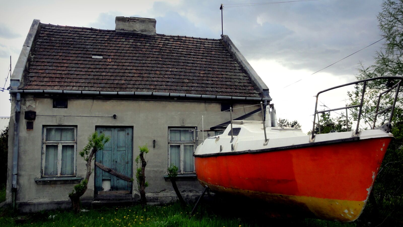 Sony DSC-HX5V sample photo. House, spring, boat photography