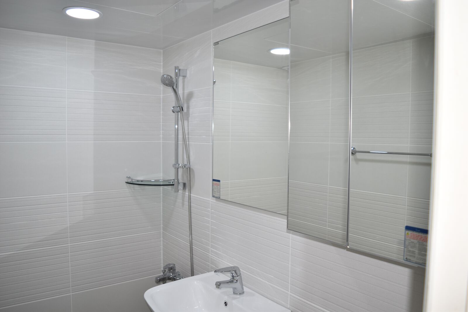 Nikon D5500 sample photo. Bathroom, white, hygiene photography