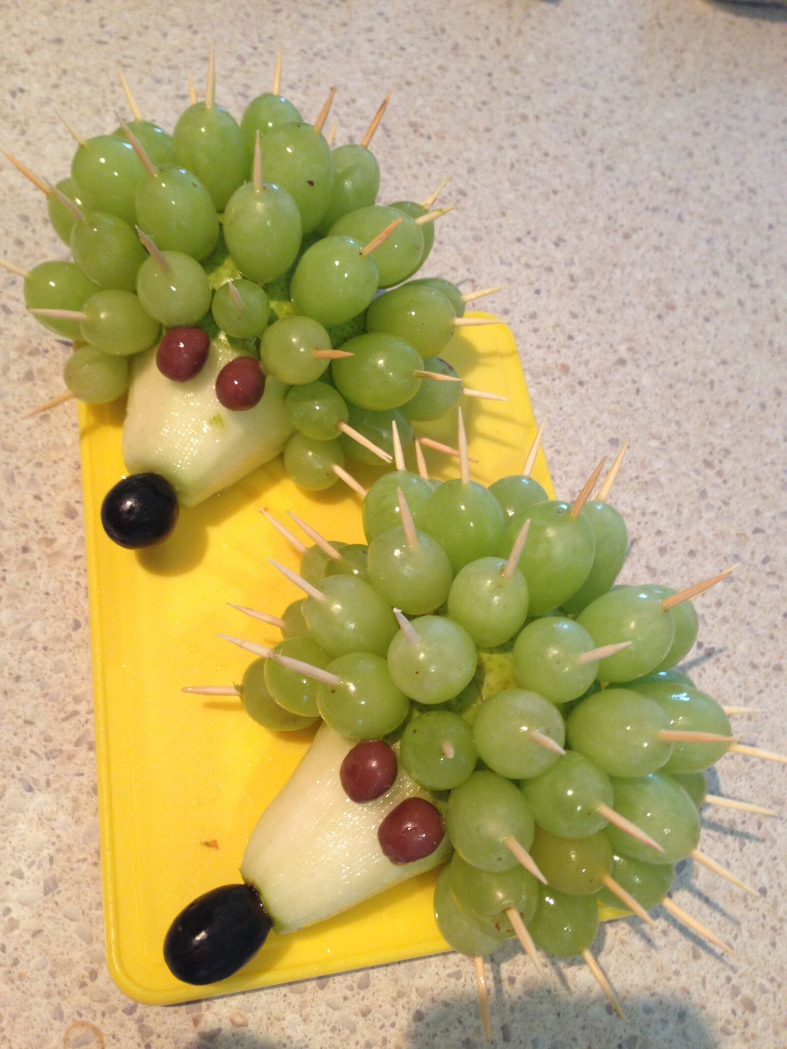 iPhone 5 back camera 4.12mm f/2.4 sample photo. Echidna, foodart, birthday, cake photography