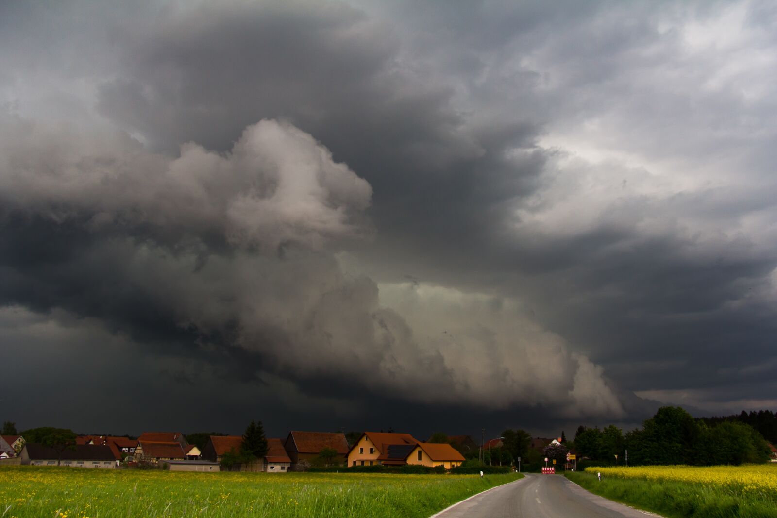 Canon EF-S 17-85mm F4-5.6 IS USM sample photo. Forward, thunderstorm, gust front photography