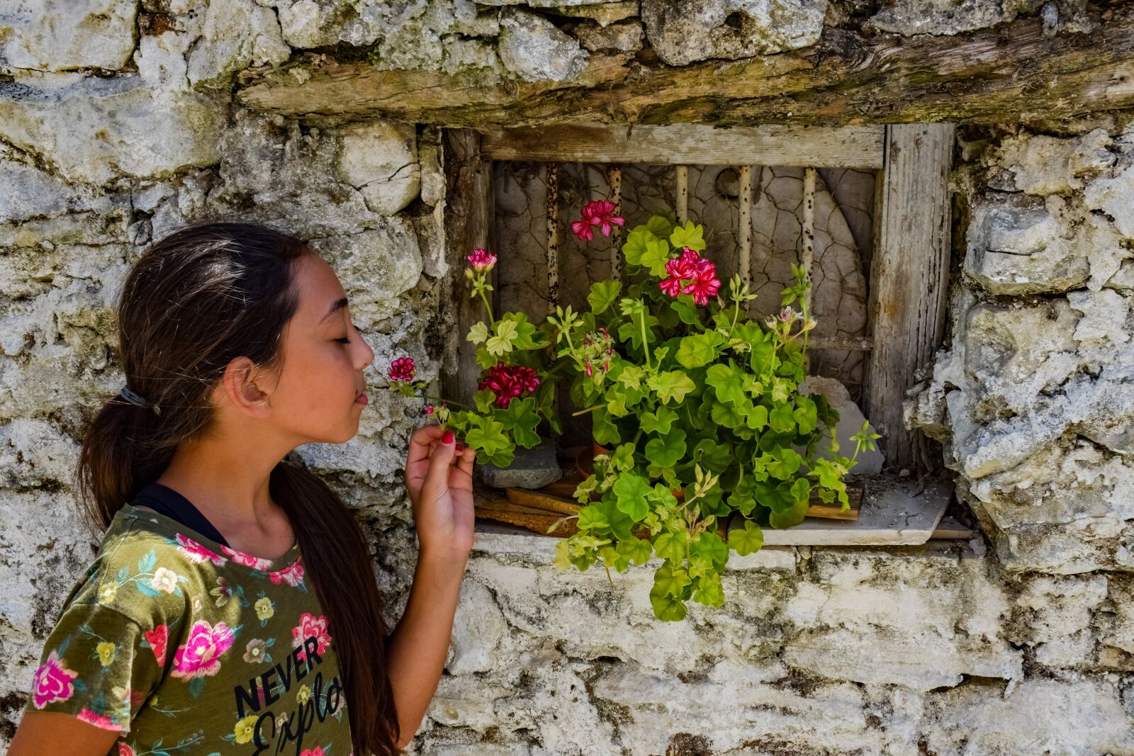 Nikon D3300 sample photo. Girl, wall, flower pot photography