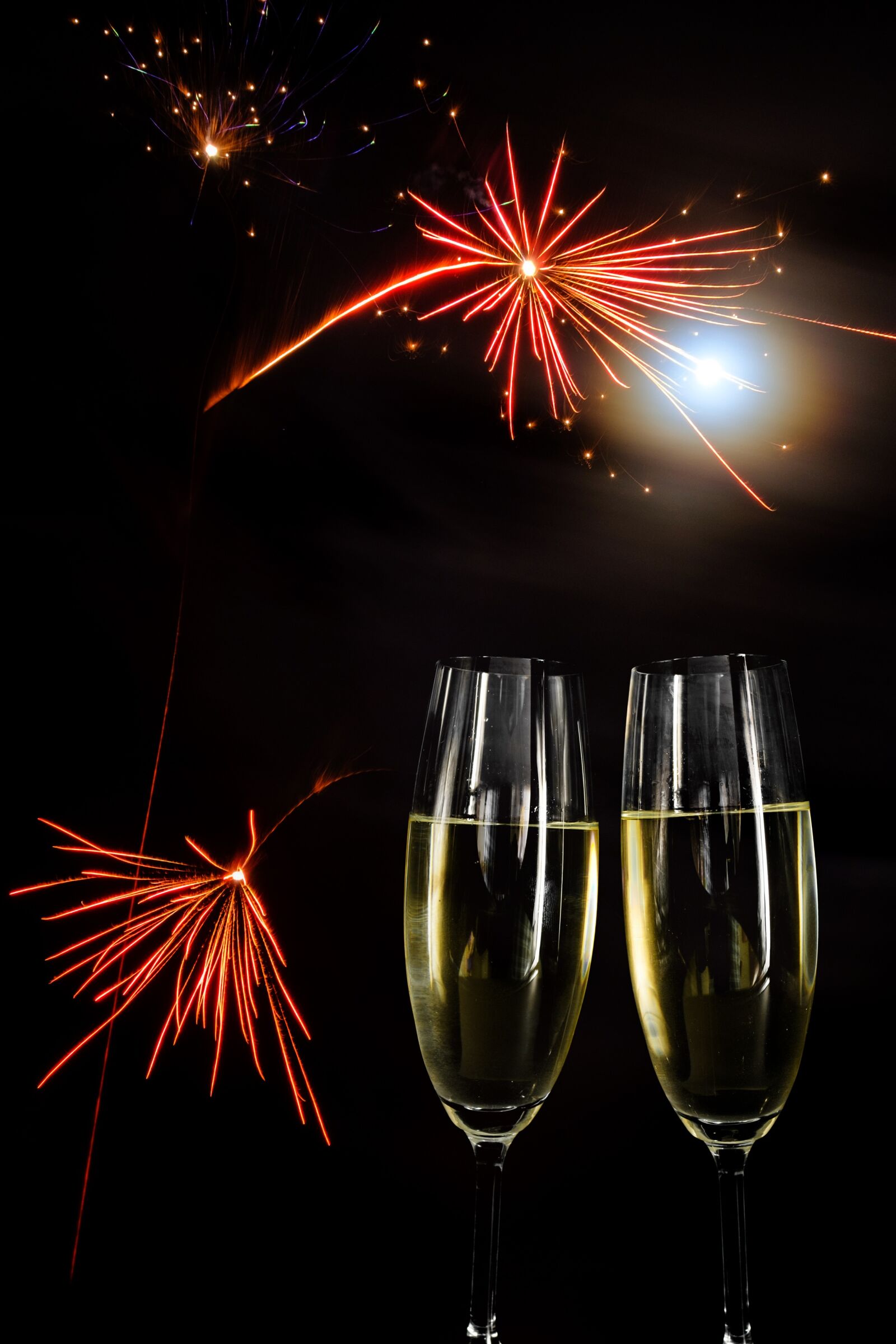 Fujifilm X-T2 sample photo. Champagne, glasses, fireworks photography