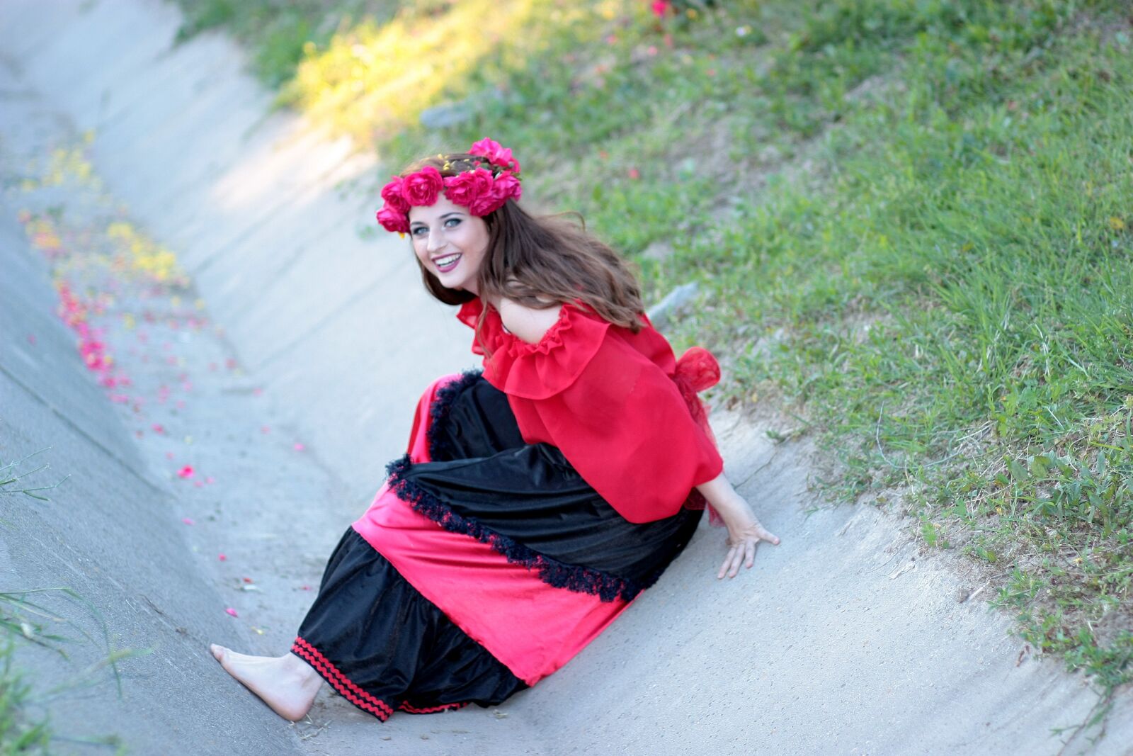 Canon EOS 450D (EOS Rebel XSi / EOS Kiss X2) sample photo. Girl, smile, wreath photography