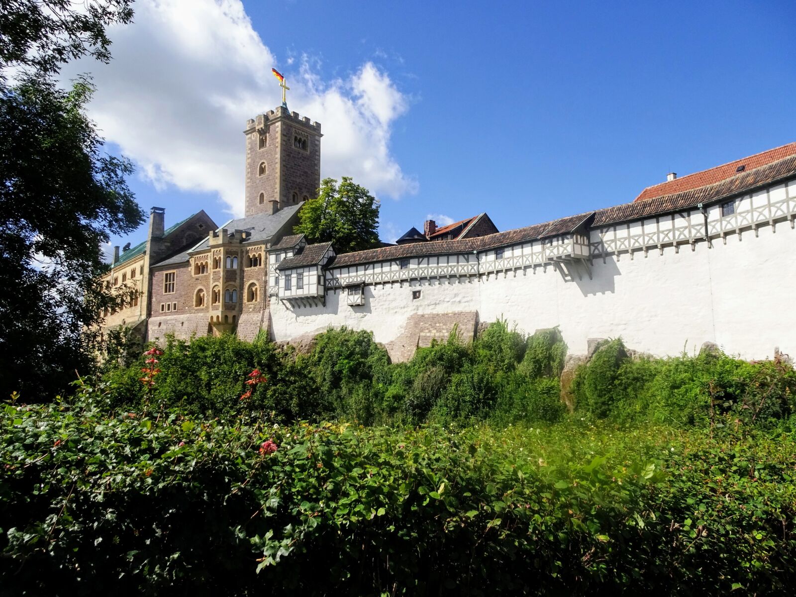 Sony Cyber-shot DSC-HX90V sample photo. Wartburg castle, castle, historically photography