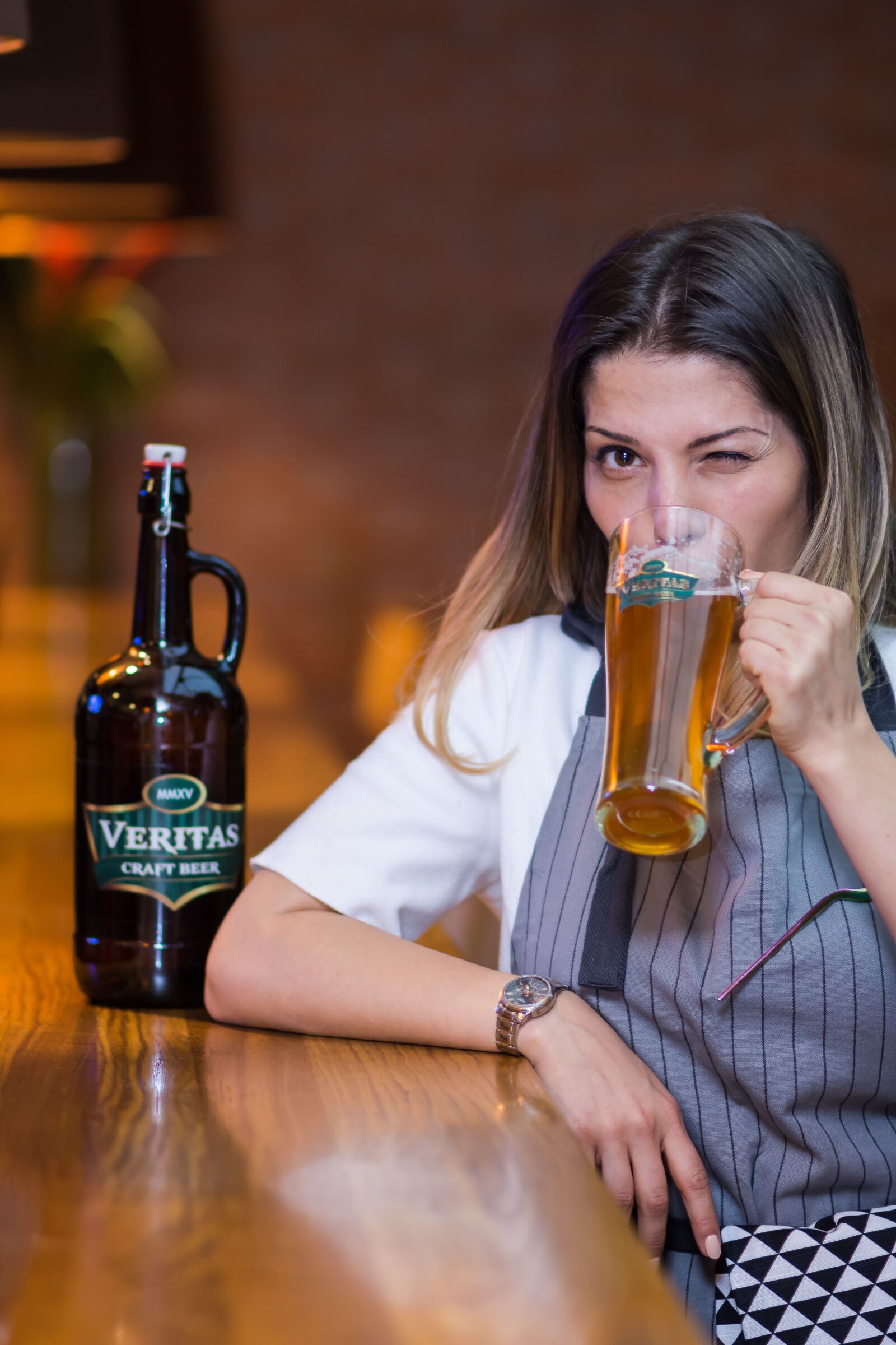 Nikon D7200 sample photo. Girl, beer, people photography