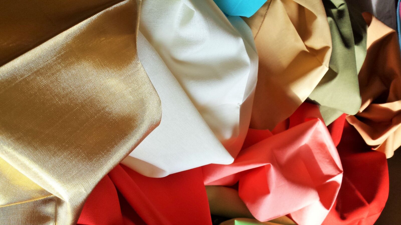 Samsung Galaxy S4 sample photo. Fabrics, colors, silky photography