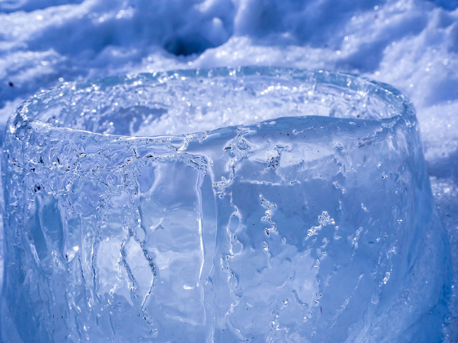 Olympus OM-D E-M10 II sample photo. Lantern, frozen, cold photography