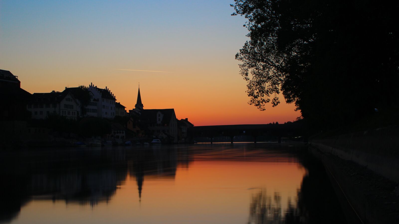 Canon EOS 700D (EOS Rebel T5i / EOS Kiss X7i) sample photo. Sunset, water, mirroring photography