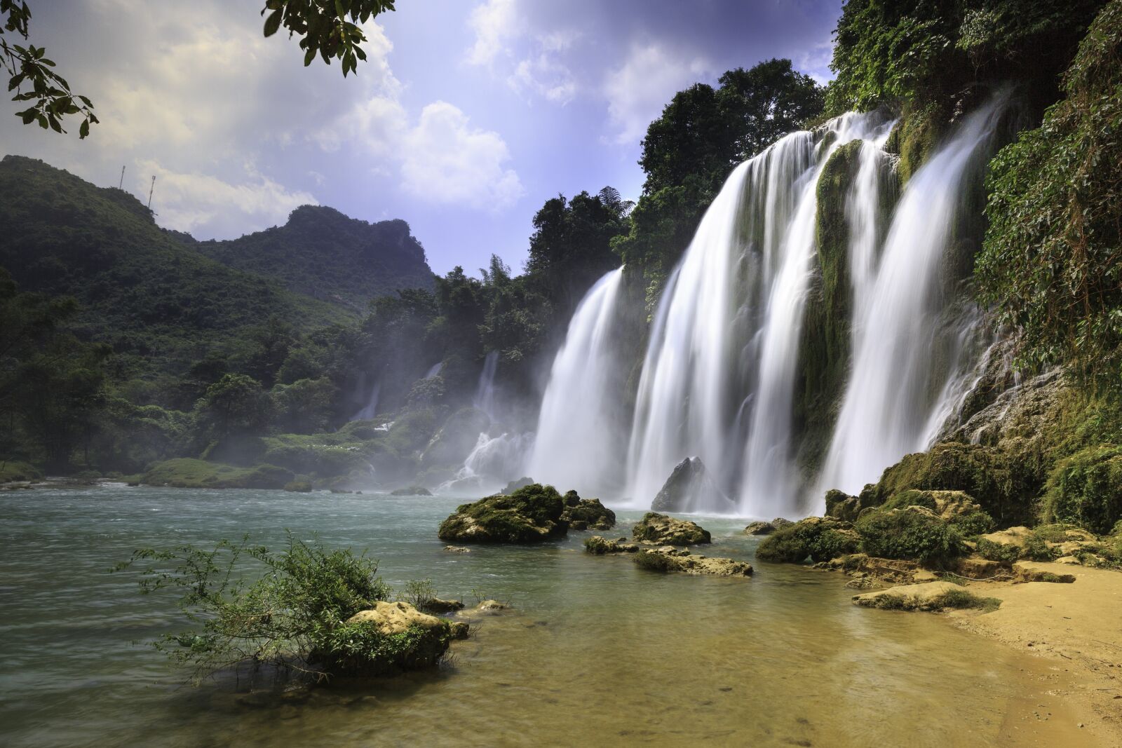 Canon EF 16-35mm F4L IS USM sample photo. The waterfall, the landscape photography