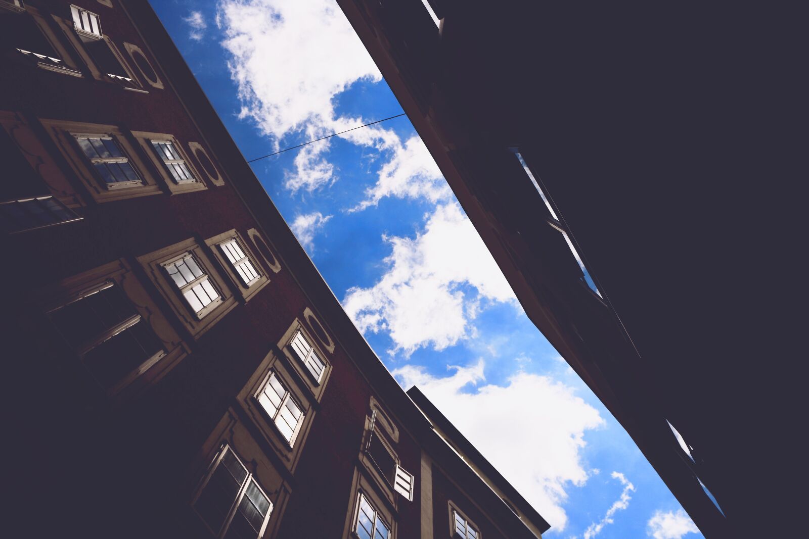 Canon EOS 1300D (EOS Rebel T6 / EOS Kiss X80) sample photo. Alley, houses, sky photography