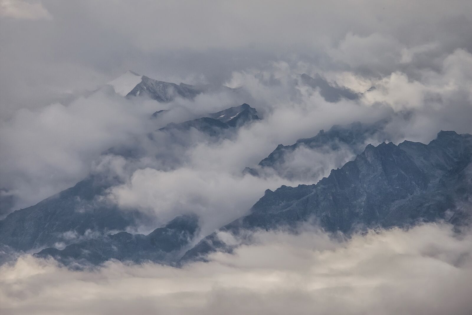 Canon EOS 500D (EOS Rebel T1i / EOS Kiss X3) sample photo. The caucasus, russia, mountains photography