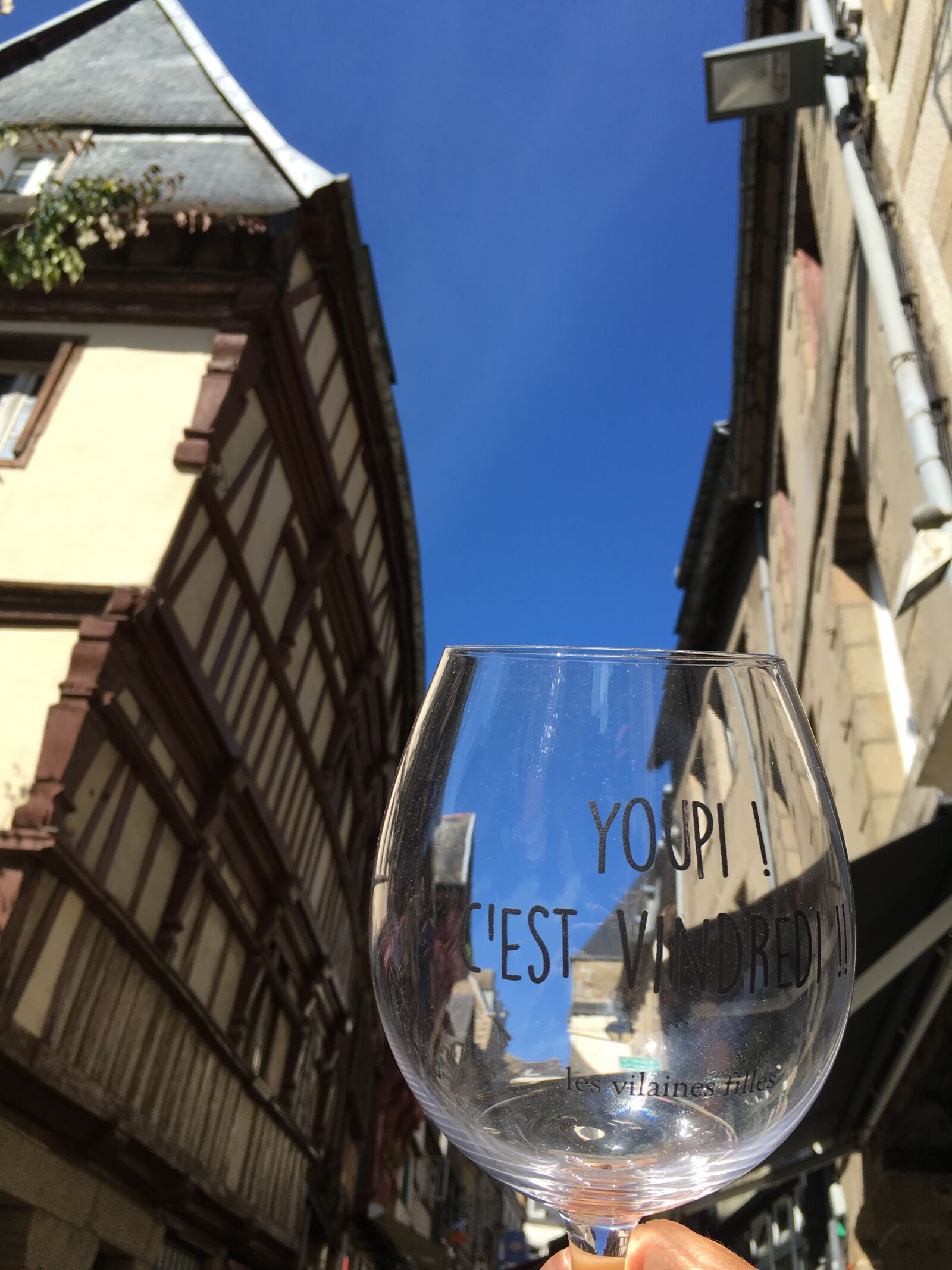 iPhone SE back camera 4.15mm f/2.2 sample photo. Lannion, glass, friday photography