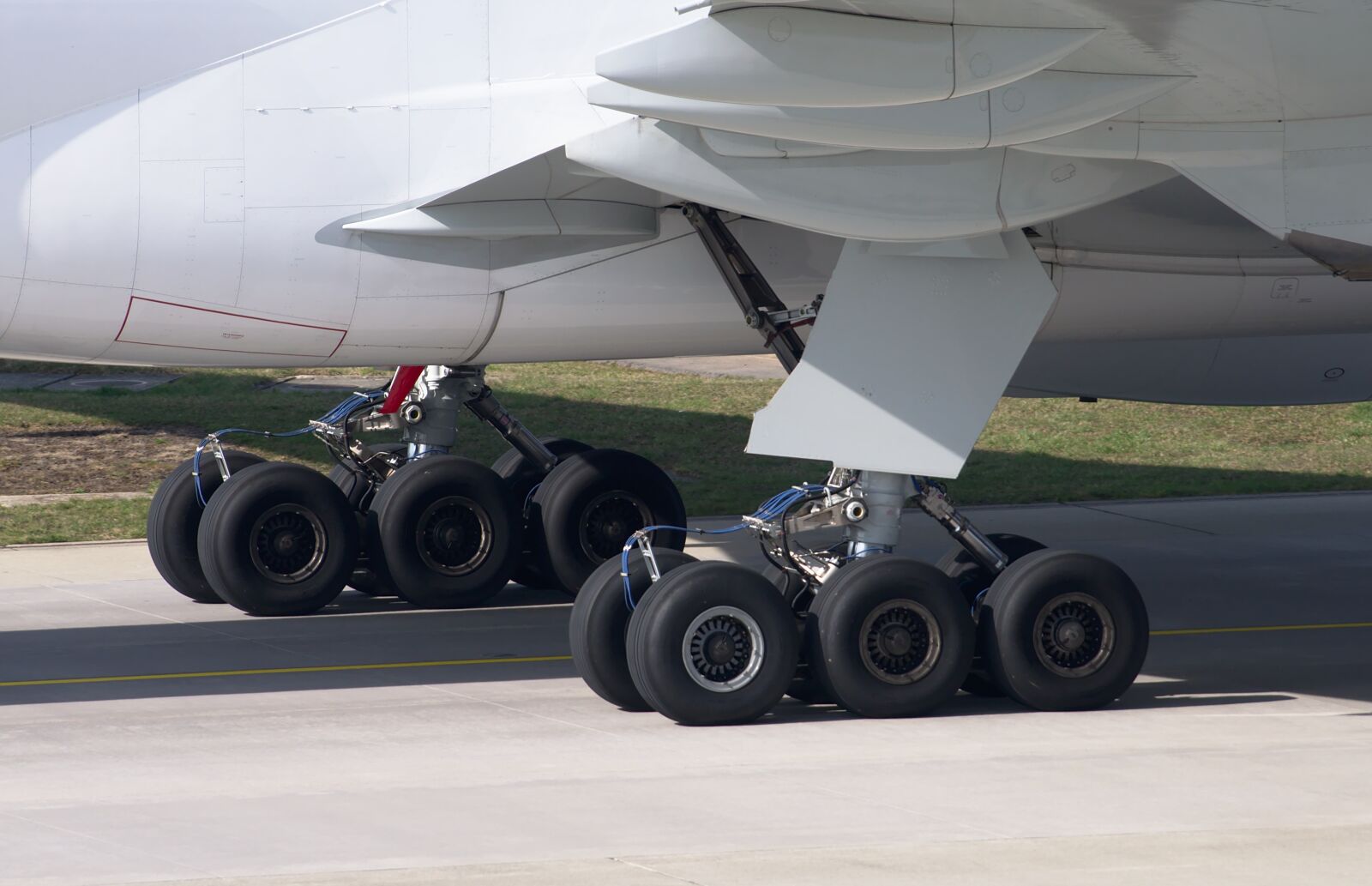 Nikon D300S sample photo. Boeing 777, chassis, aircraft photography