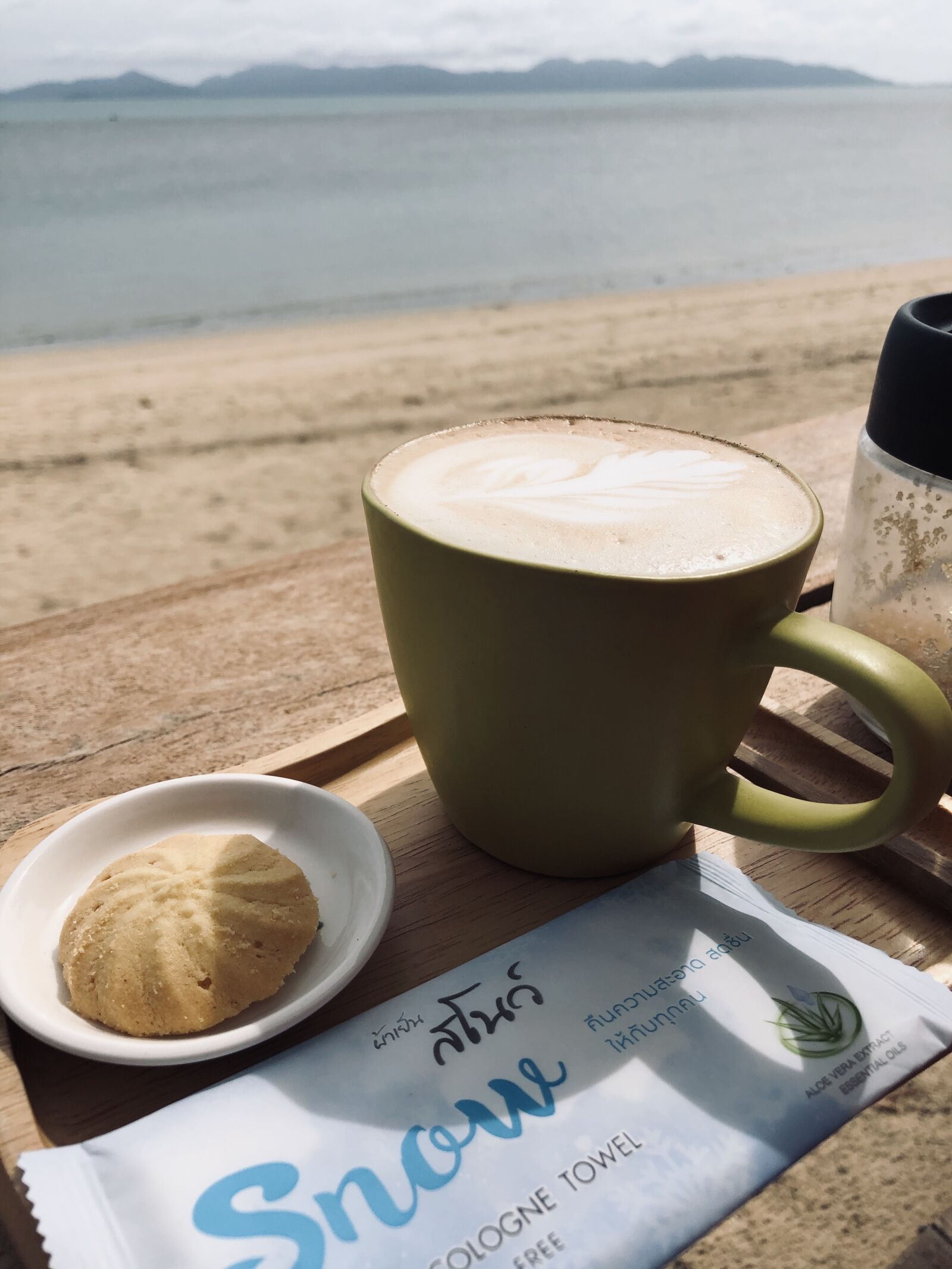 iPhone 8 Plus back dual camera 3.99mm f/1.8 sample photo. Cappuccino, beach, samui photography