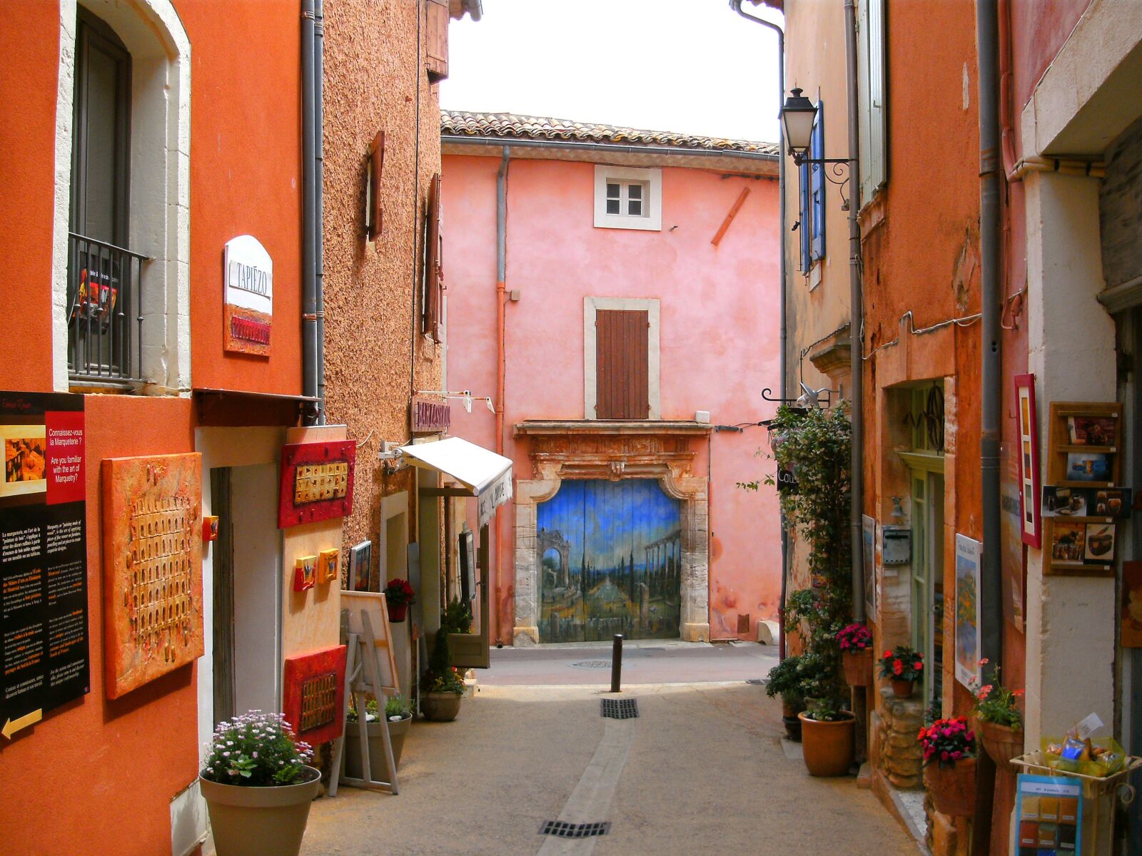 TRAVELER DC 8500 sample photo. Provence, vaucluse, roussillon photography