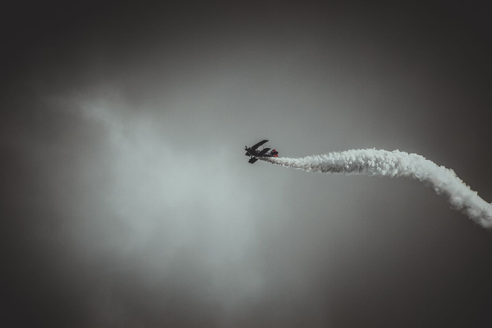 Canon EOS 7D + Canon EF 70-200mm F4L USM sample photo. Airplane, smoke, flying photography