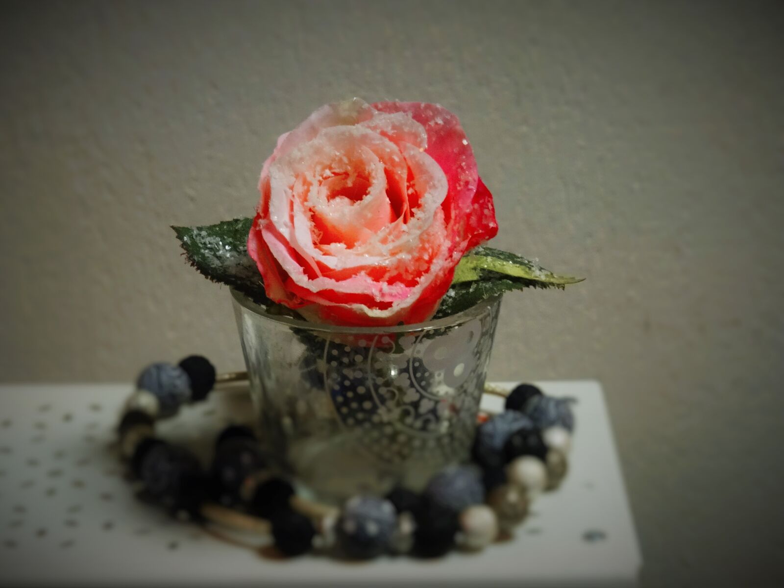 Sony Cyber-shot DSC-HX50V sample photo. Rose, vase, decoration photography