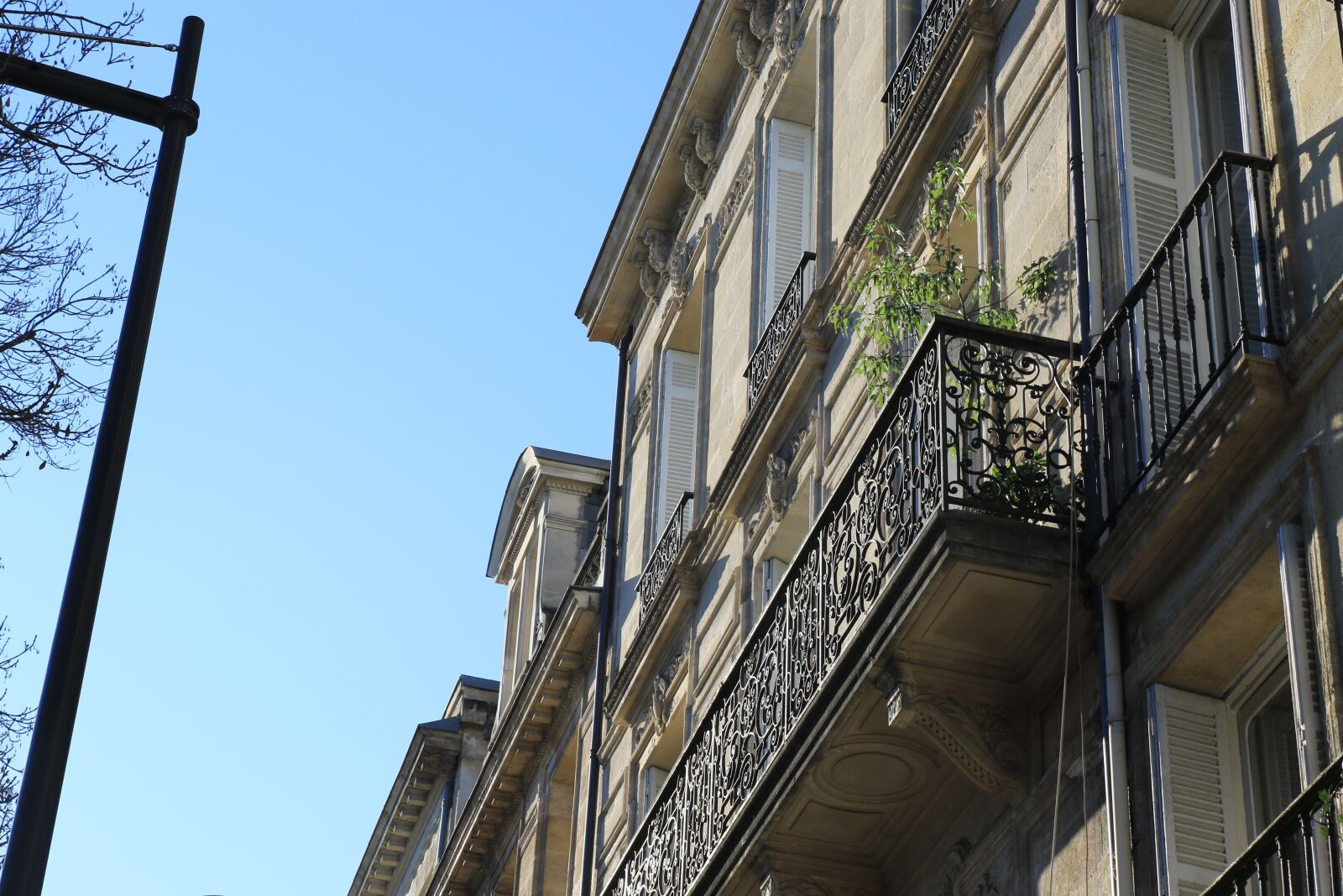 Canon EOS 7D Mark II sample photo. Bordeaux, balcony, building photography