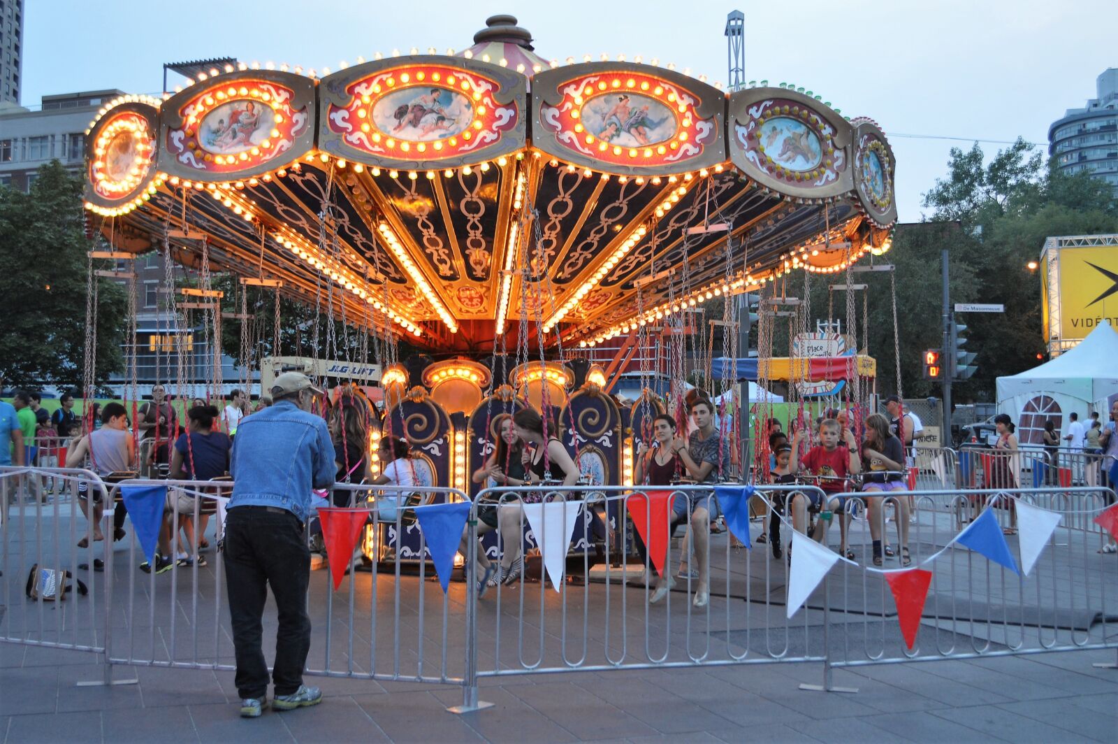 Nikon D3200 sample photo. Carousel, place des arts photography