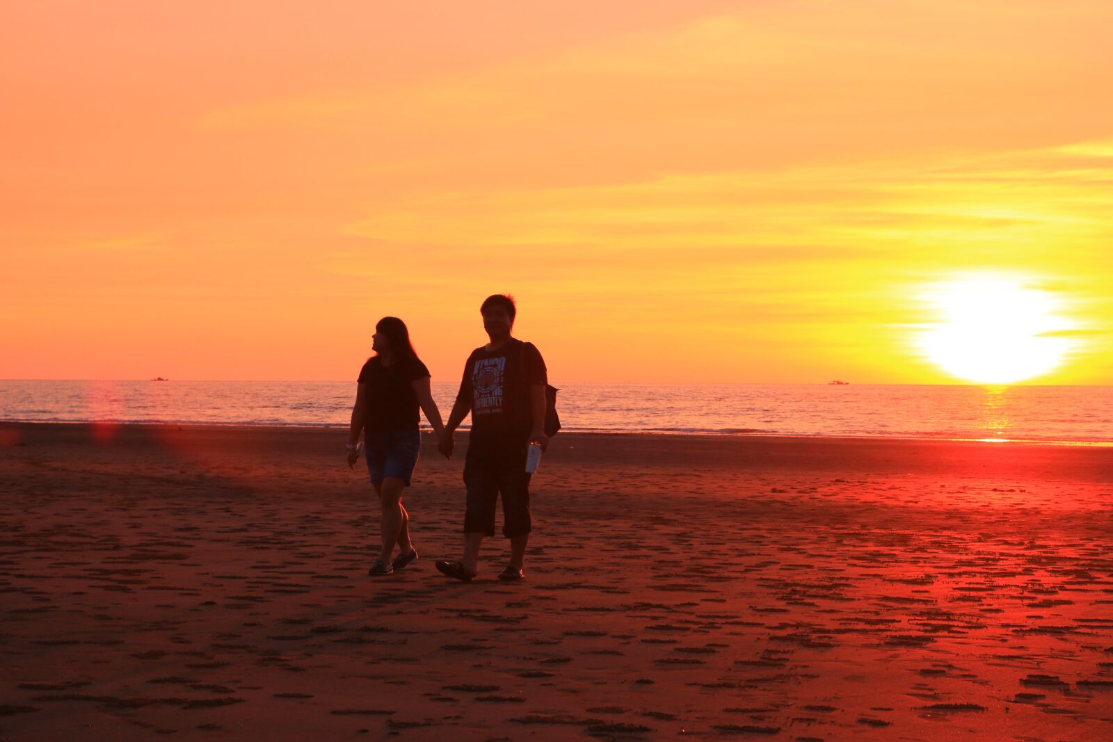 Canon EOS 70D sample photo. The evening sun, sand photography