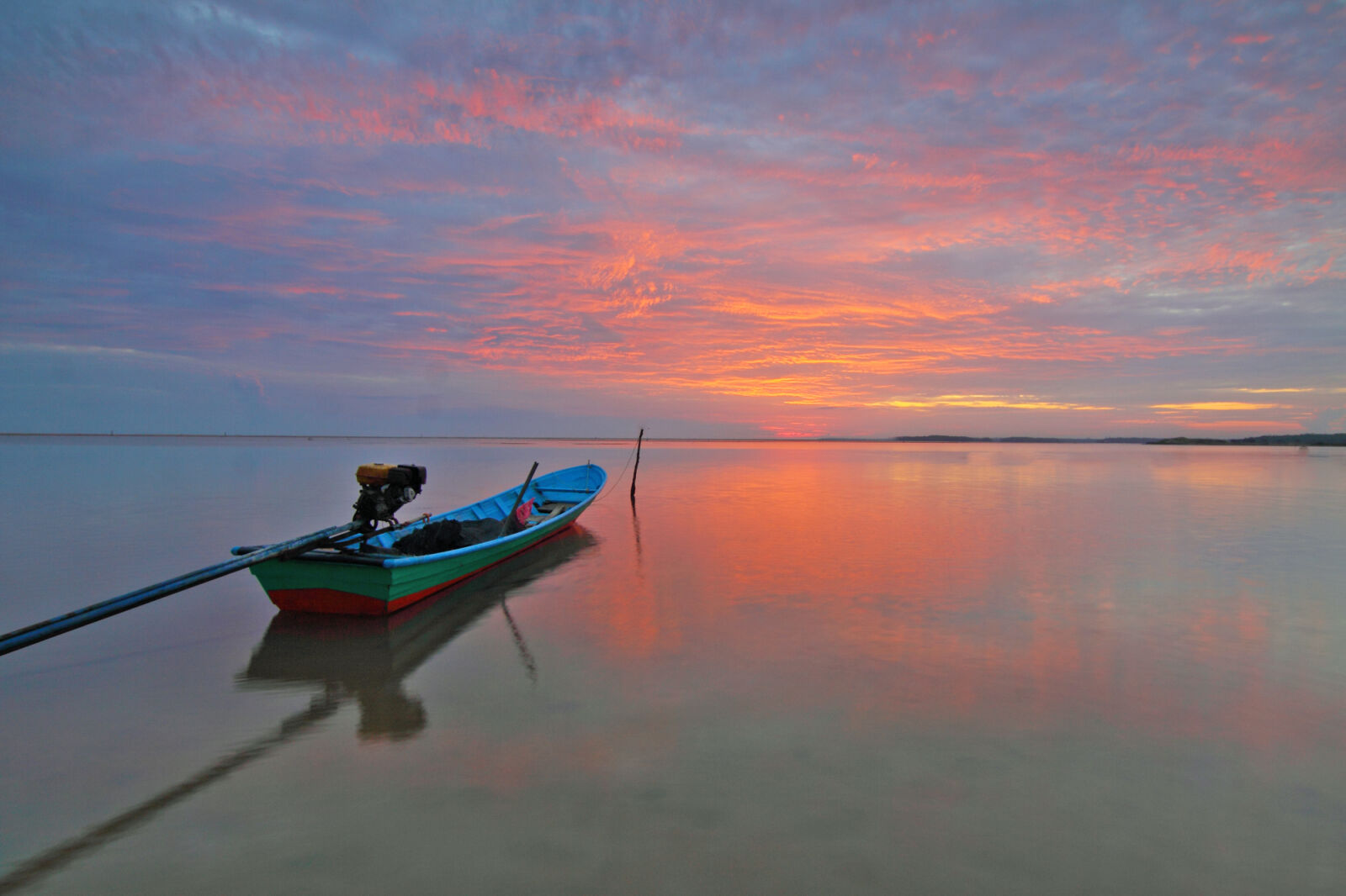 Canon EOS 50D sample photo. Beach, boat, clouds, dawn photography