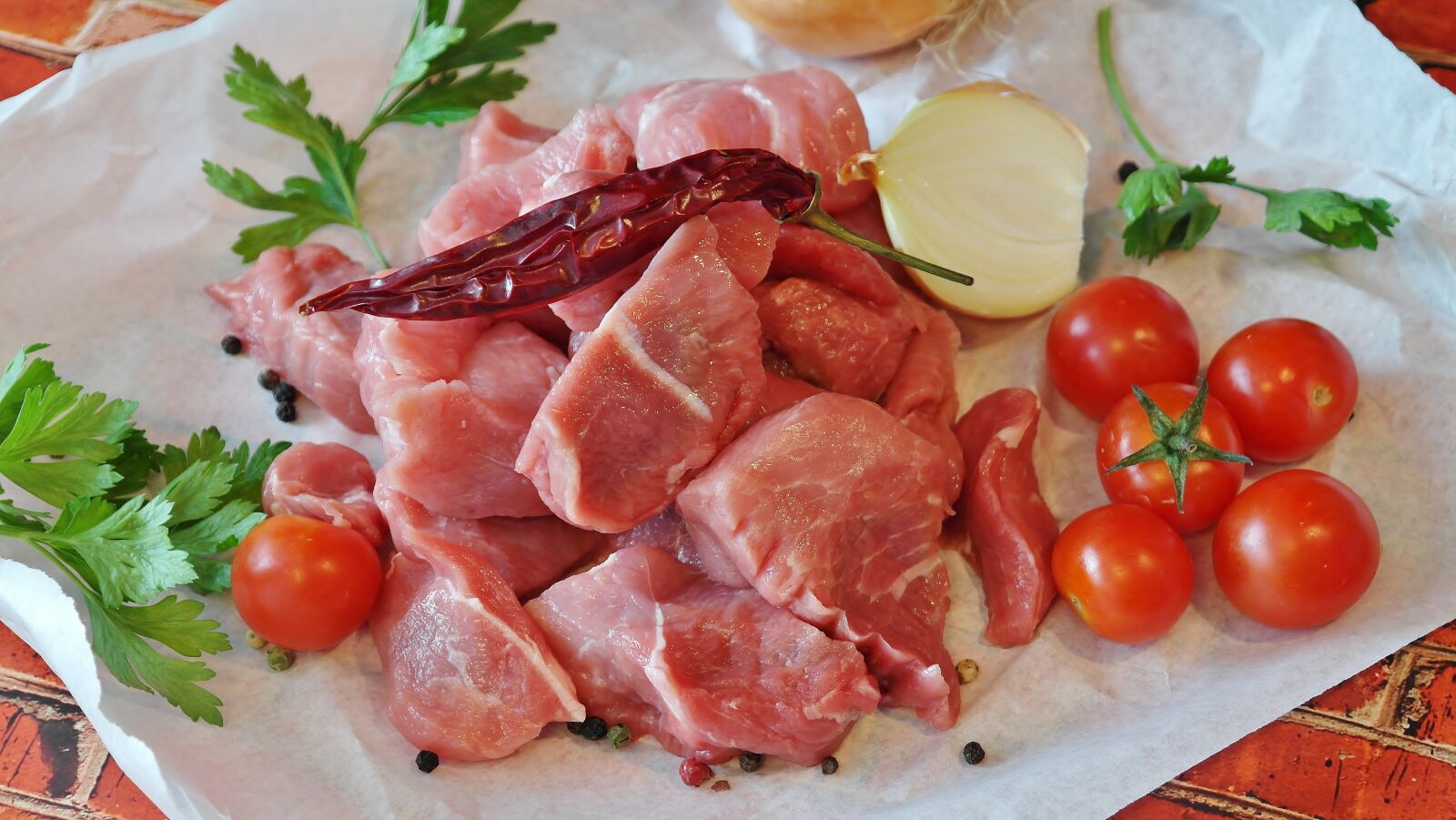 Samsung NX20 sample photo. Goulash, meat, pork photography