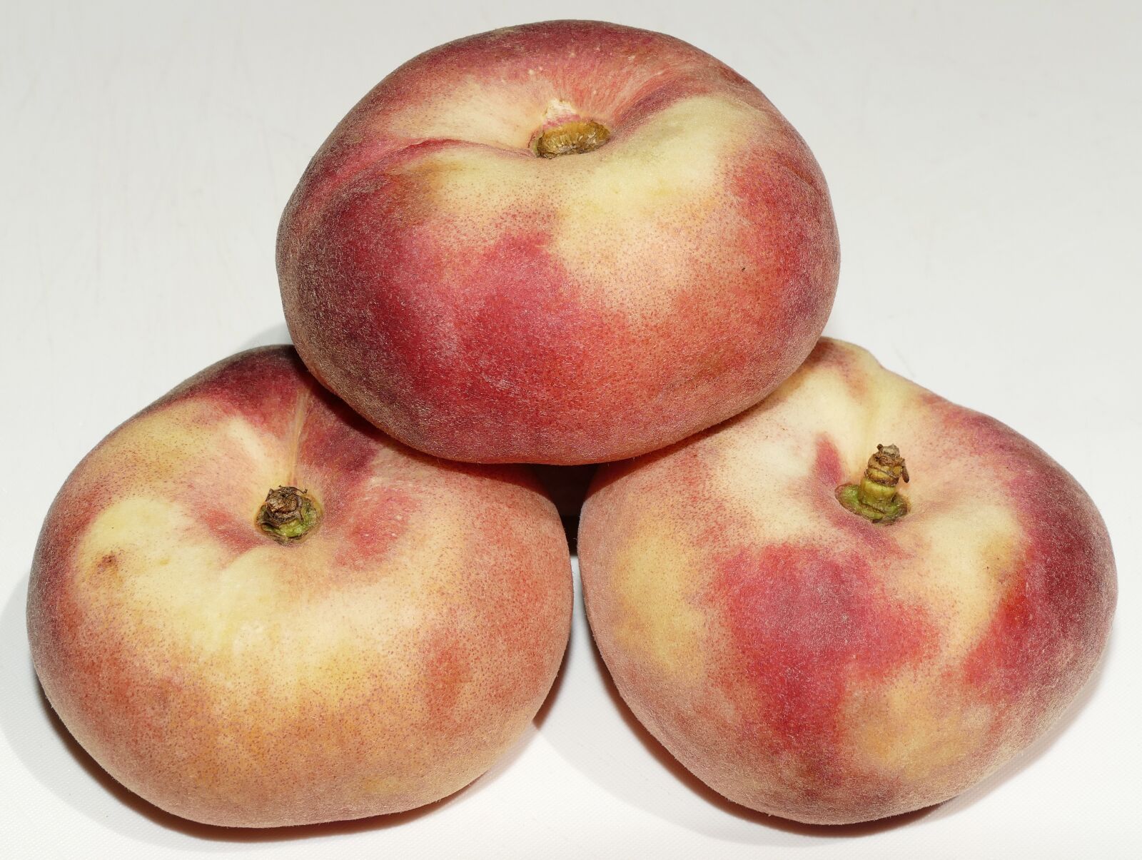 Panasonic Lumix DMC-FZ1000 sample photo. Peach, flat peach, stone photography