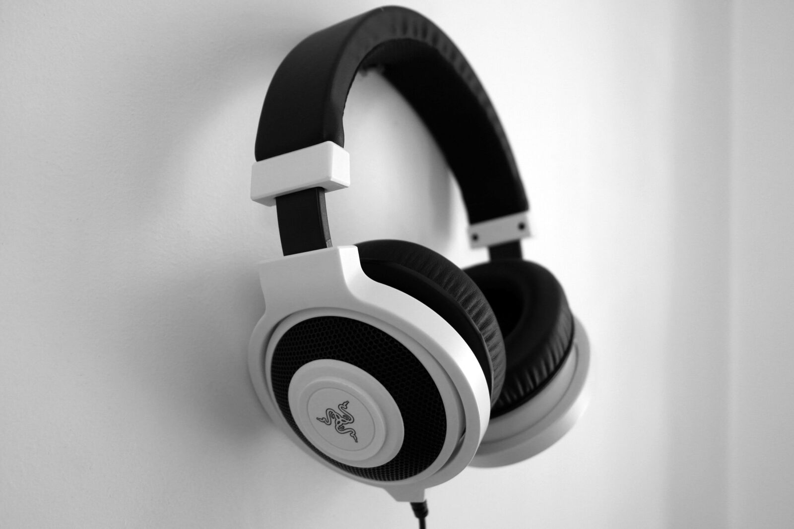 Samsung NX1000 sample photo. Headphones, instagram, video games photography