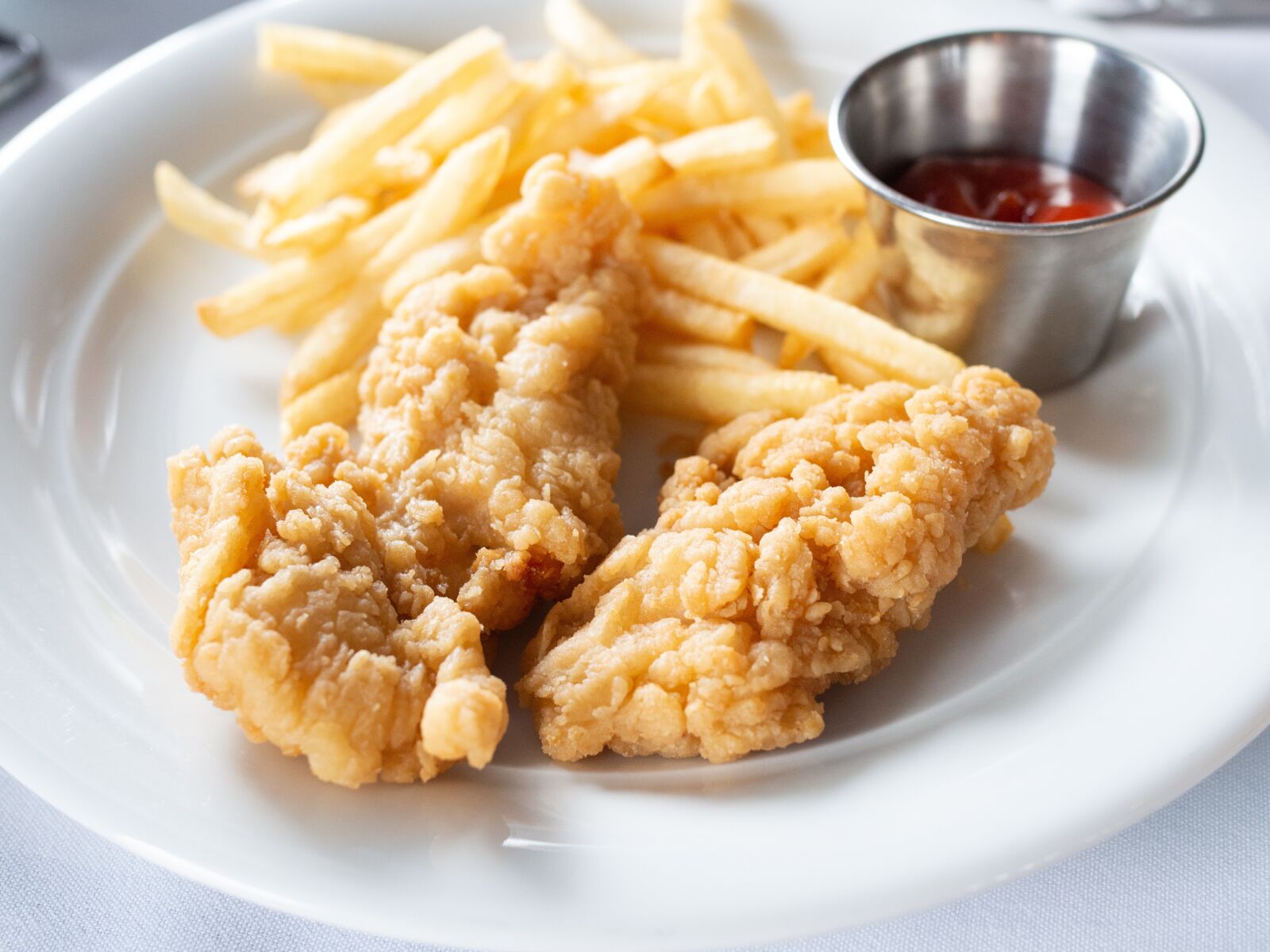 Olympus OM-D E-M10 II + Olympus M.Zuiko Digital 25mm F1.8 sample photo. Chicken tenders, fried, french photography