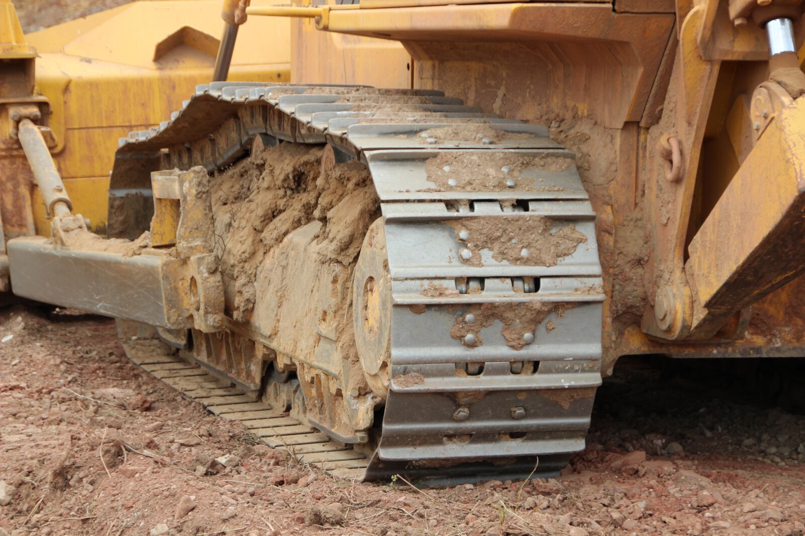 Canon EOS 600D (Rebel EOS T3i / EOS Kiss X5) sample photo. Excavators, construction vehicle, chain photography