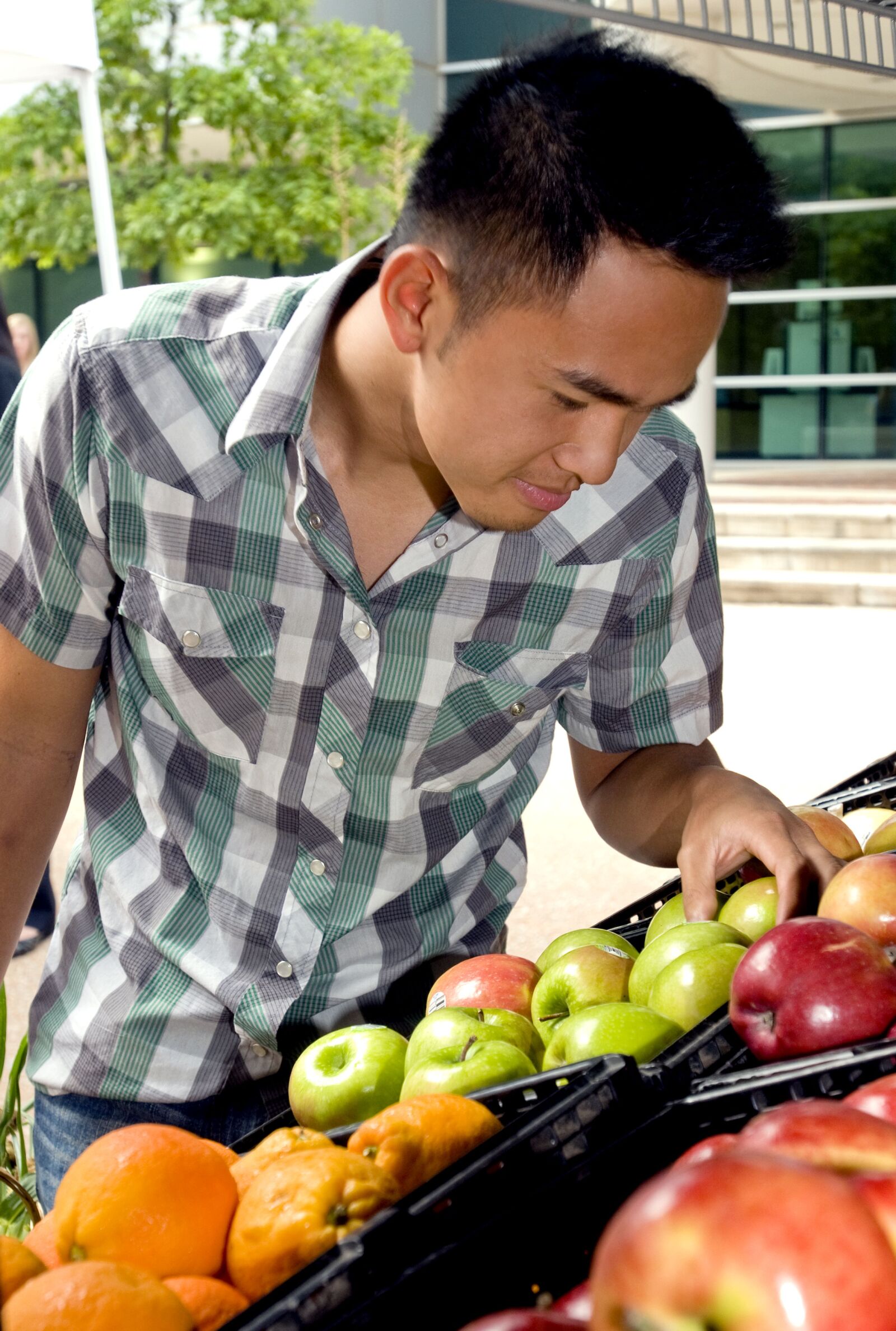 Nikon D300 sample photo. Man, photographed, shopping, groceries photography