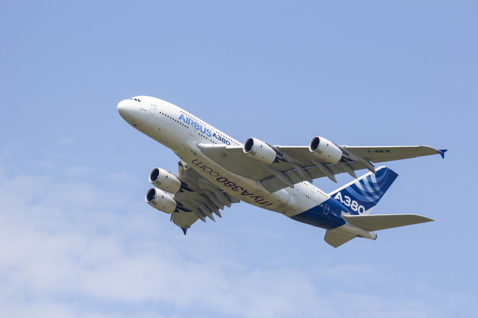 Canon EOS 600D (Rebel EOS T3i / EOS Kiss X5) sample photo. The airbus a380, airbus photography
