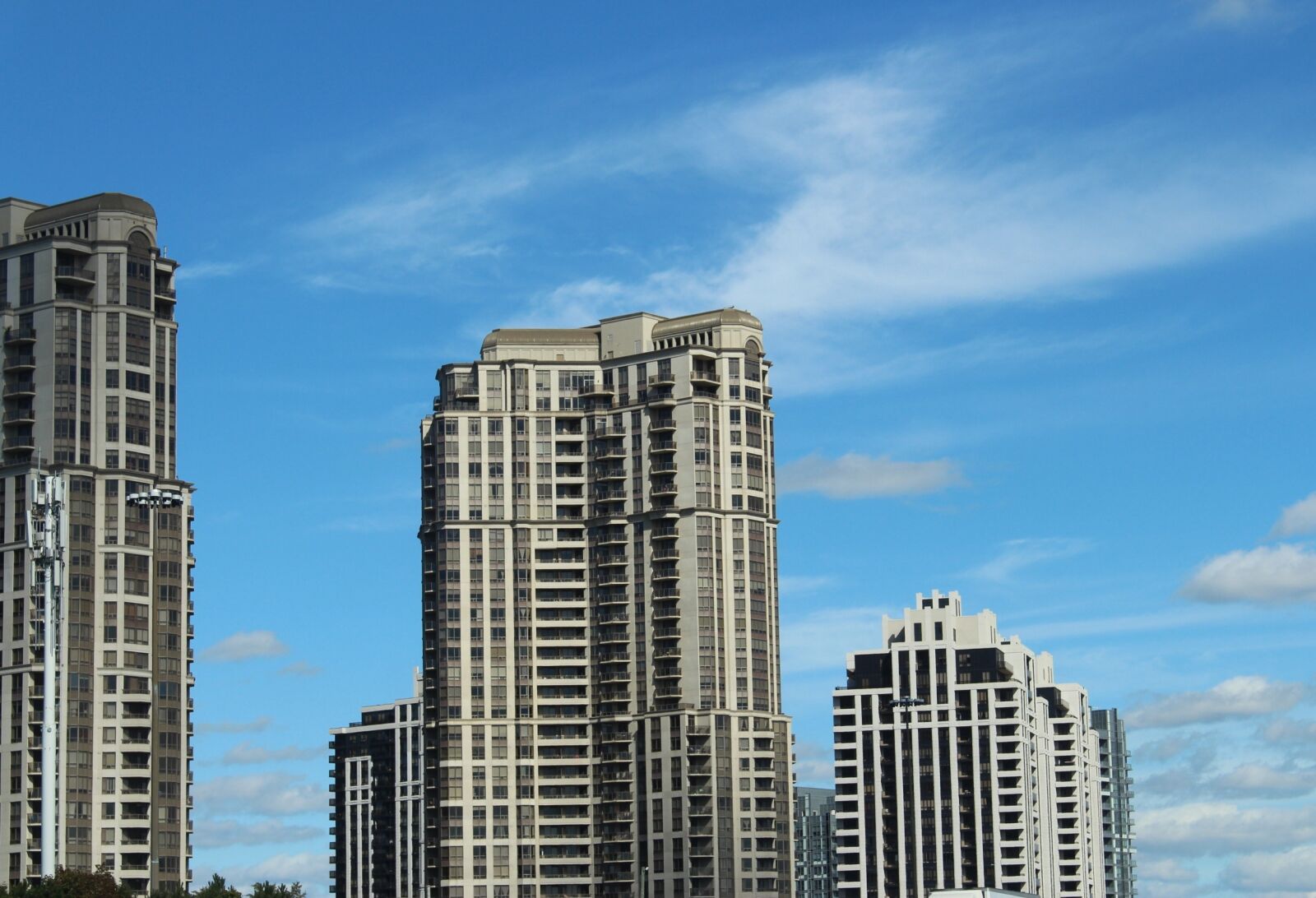 Canon EOS 700D (EOS Rebel T5i / EOS Kiss X7i) sample photo. Skyscrapers, architecture, high-rise photography