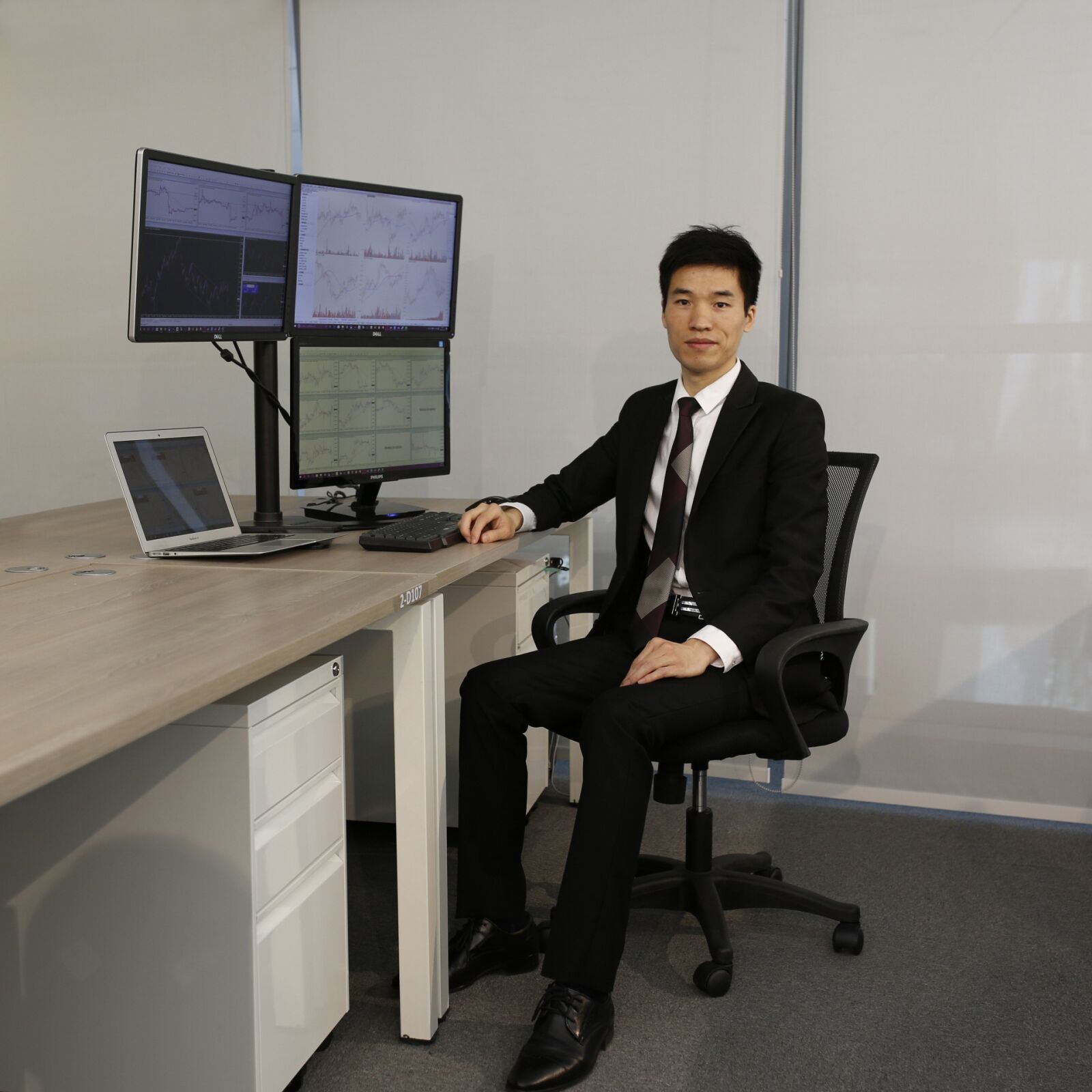 Canon EOS 5D Mark III sample photo. Office, desk, commercial photography