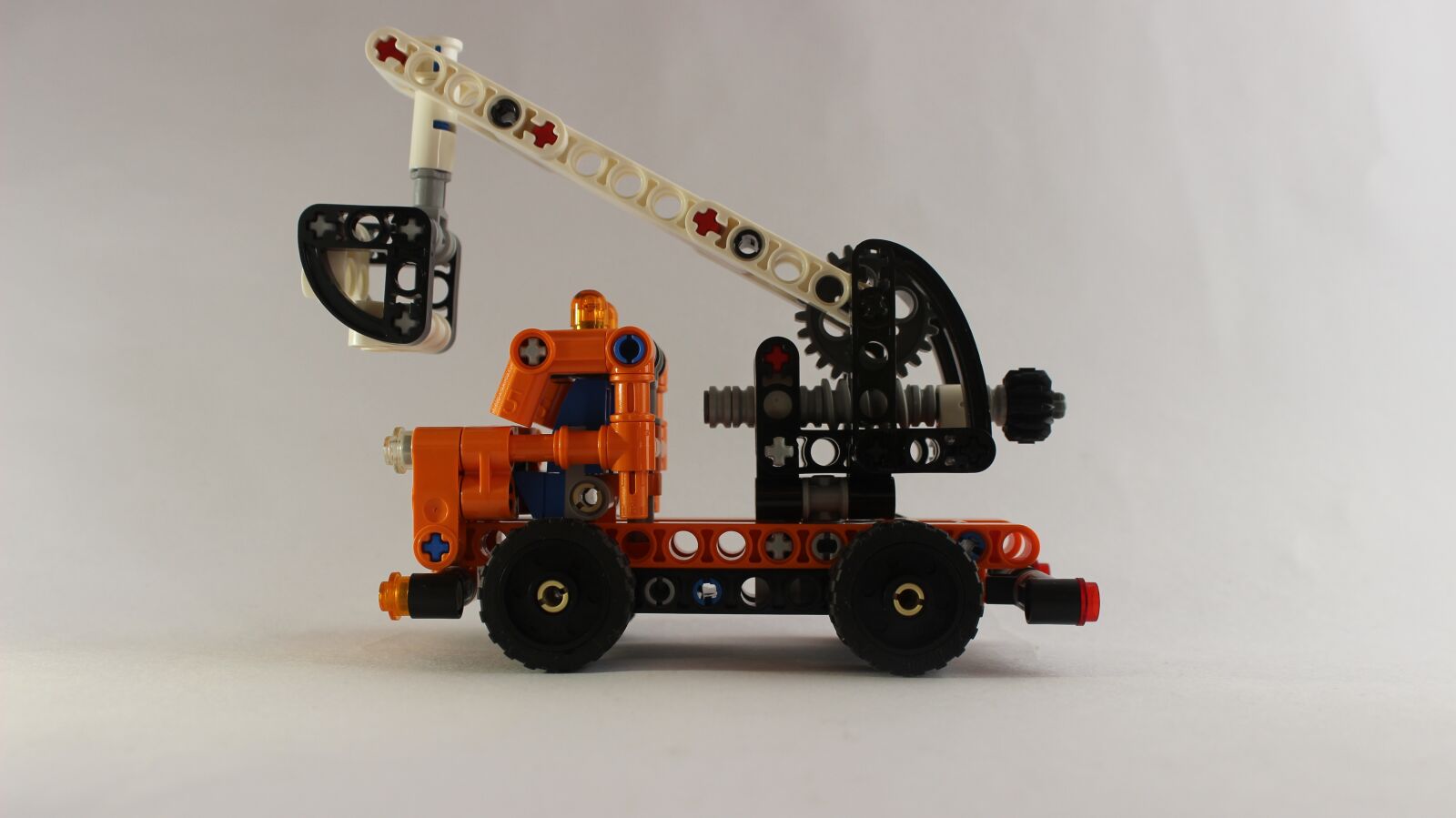Canon EOS 600D (Rebel EOS T3i / EOS Kiss X5) sample photo. Lego truck toy, lego photography