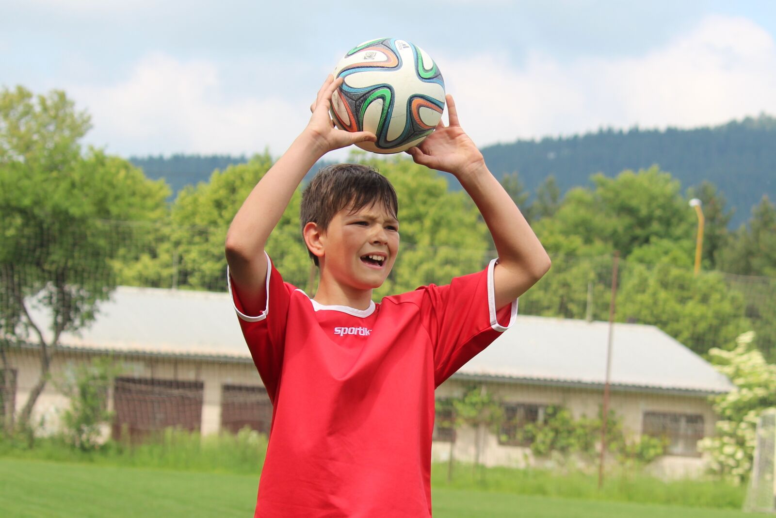 Canon EOS 1300D (EOS Rebel T6 / EOS Kiss X80) sample photo. Football, player, footballer photography