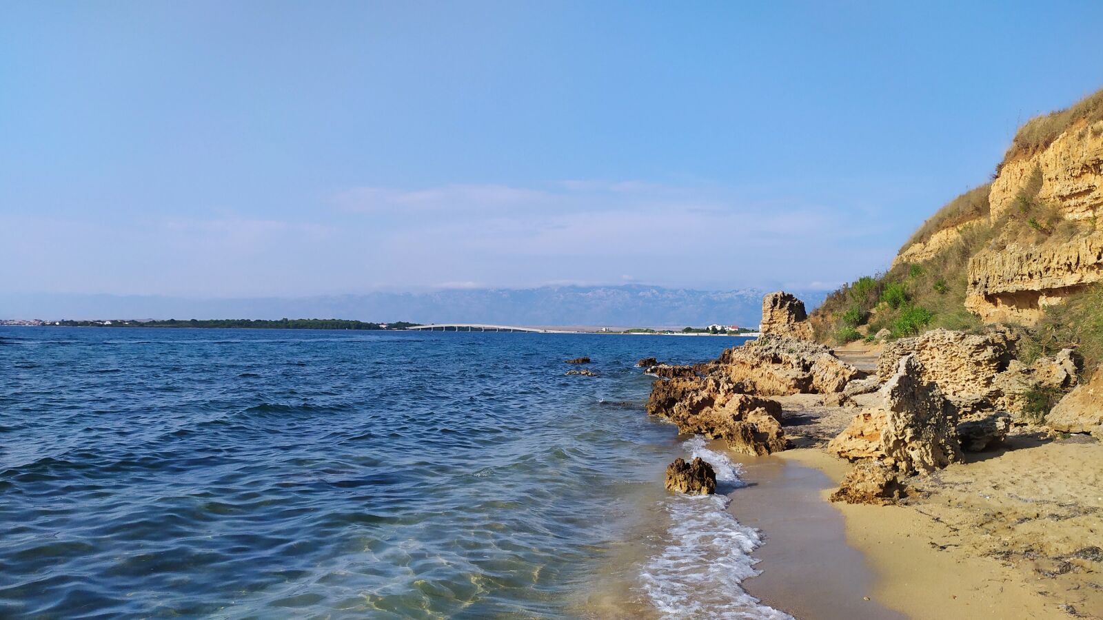 Xiaomi Redmi Note 7 sample photo. Sea, beach, stone photography