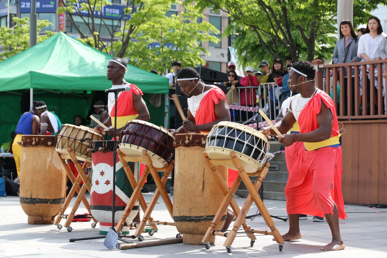 Canon EF-S 15-85mm F3.5-5.6 IS USM sample photo. Ethiopia percussion, ansan street photography