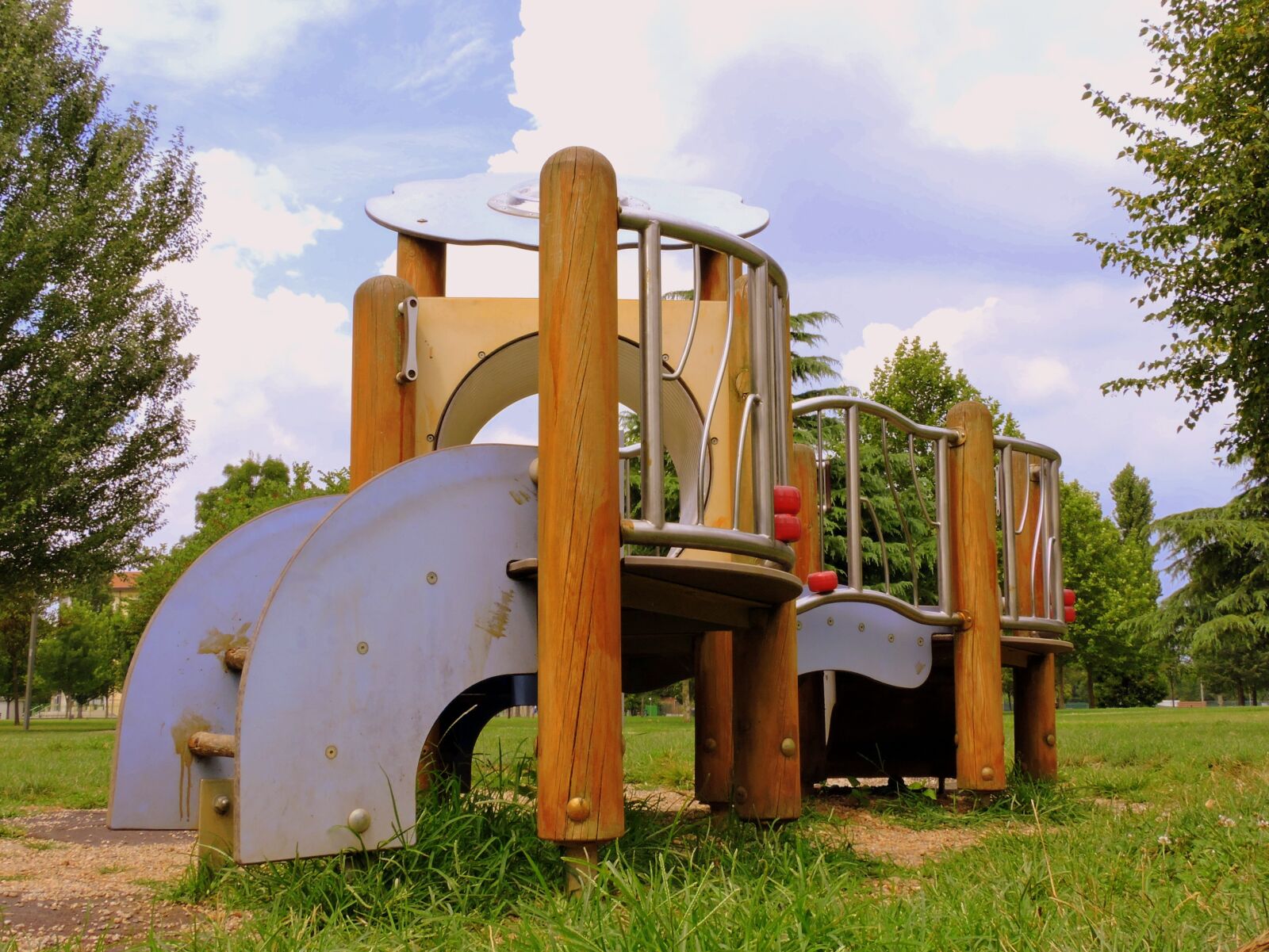 Nikon Coolpix P600 sample photo. Playground, game, play photography
